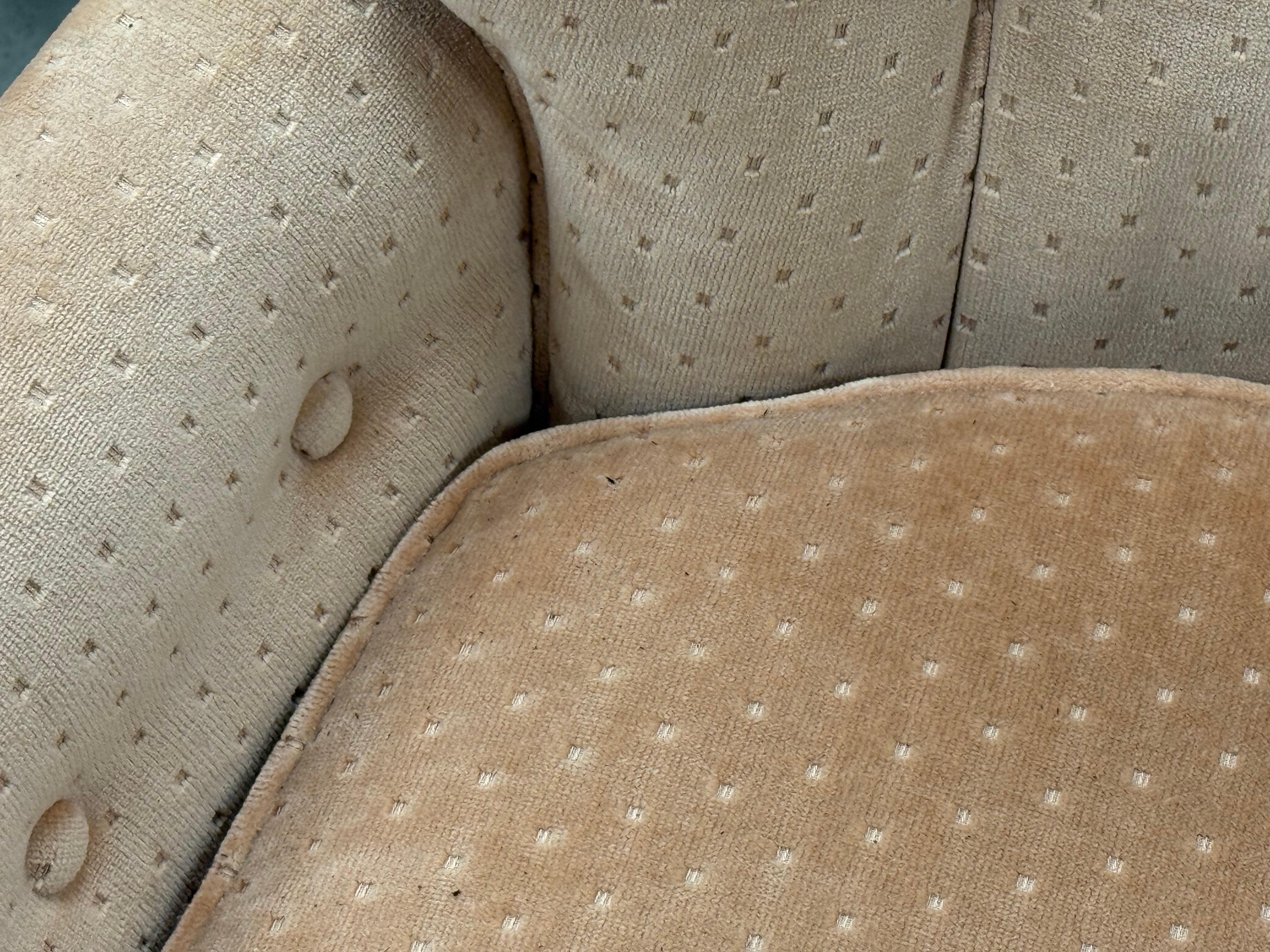 Paar moderne Regency-Sessel mit getufteter Samtrückenlehne aus der Mitte des Jahrhunderts im Angebot 8