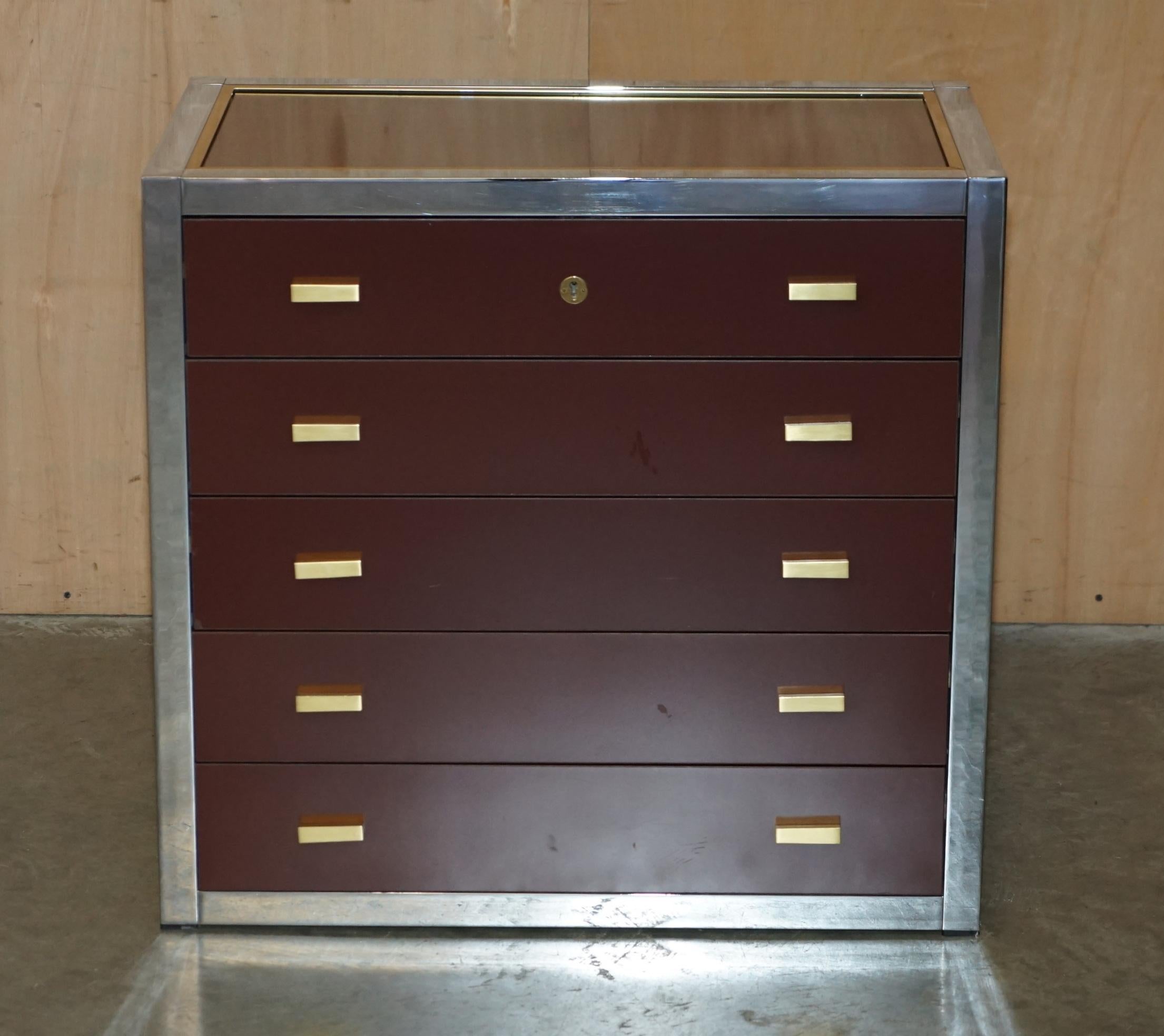 Casa Reale Antiquariato

Royal House Antiques è lieta di offrire in vendita questa coppia super rara e altamente collezionabile di cassettiere originali del Mid Century Modern Renato Zevi, realizzate a mano in Italia, provenienti dalla vendita