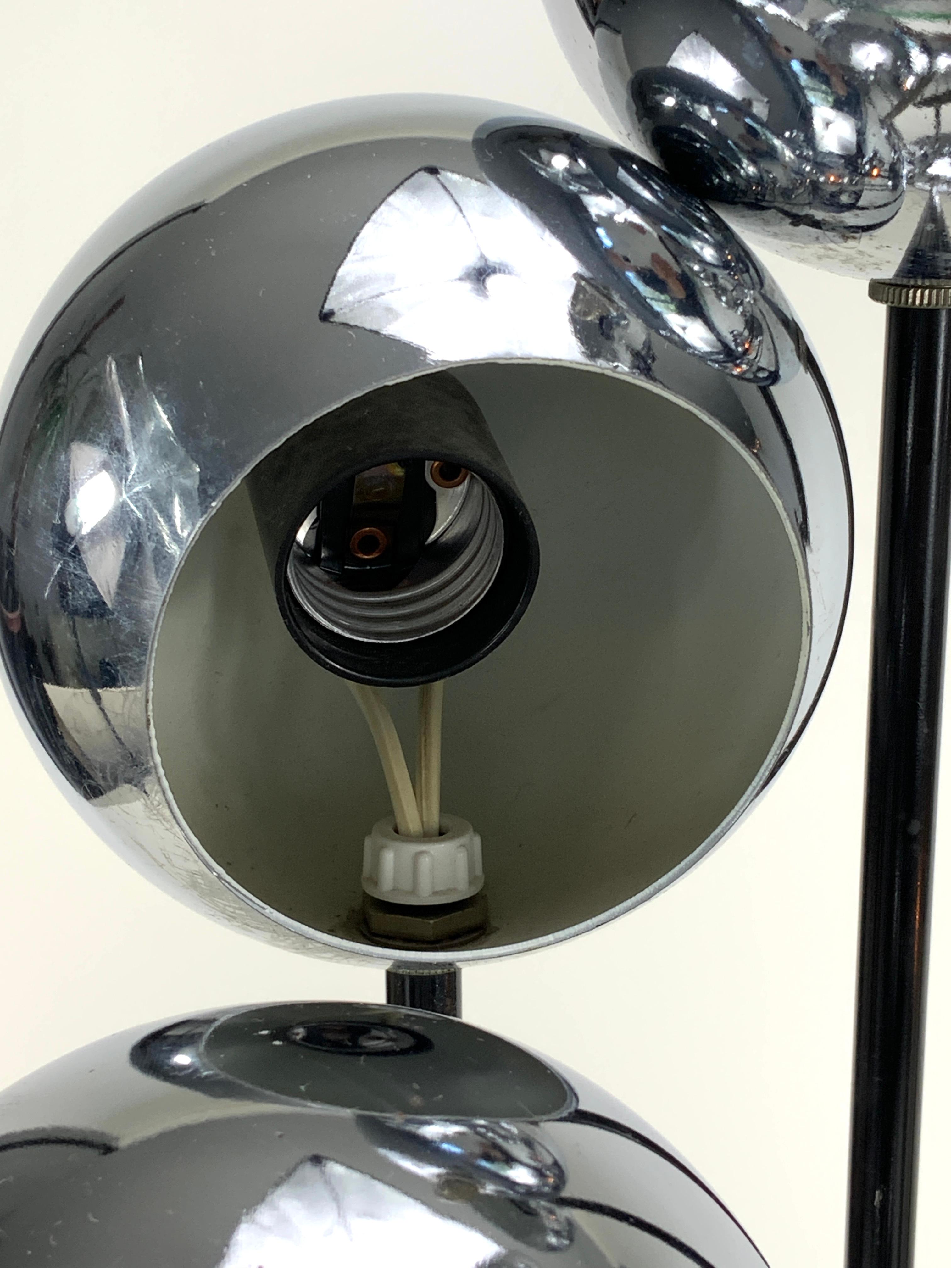 Pair of Mid-Century Modern Robert Sonneman Chrome Table Lamps, ca. 1960’s USA In Good Condition For Sale In Hampstead, QC