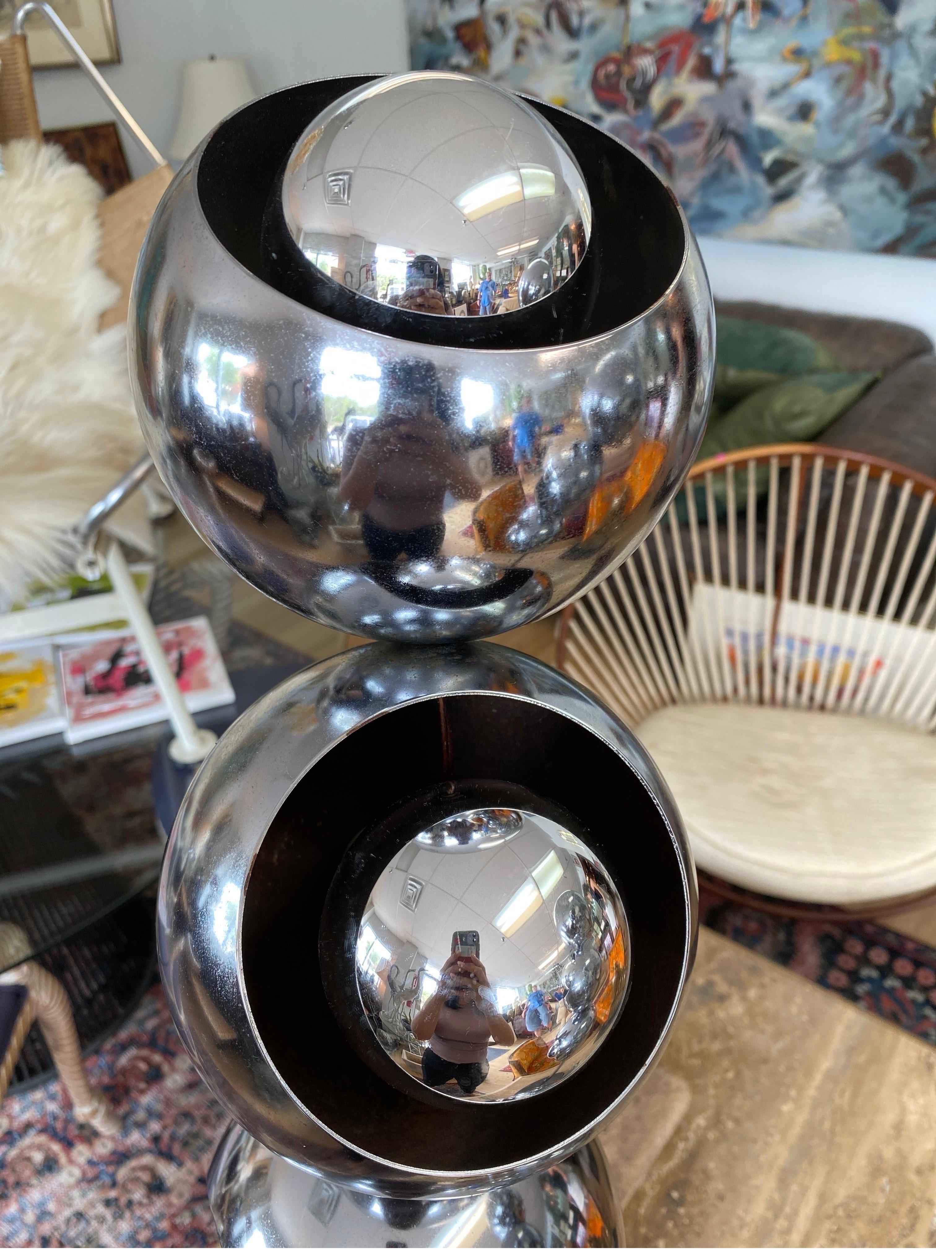 Pair of vintage Robert Sonneman “molecule” table lamps feature four chrome stacked spherical lights to create the molecule look. These lamps have some wear such as light scratches and wear on the bottom black base, but are in good overall condition.