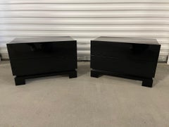 Roche Bobois paire de tables de nuit ou de chevet en laque française mi-siècle