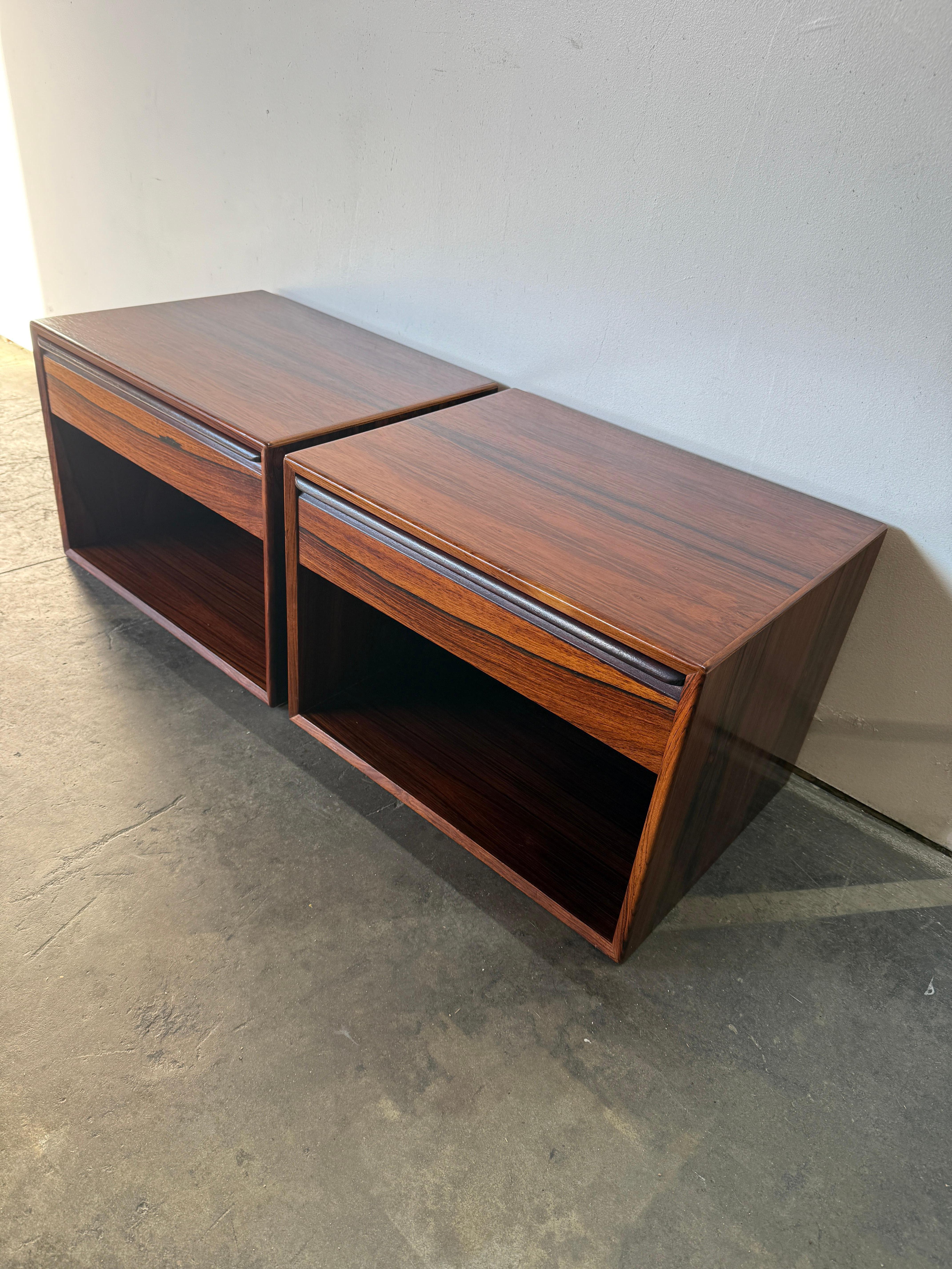 Pair of Mid Century Modern Rosewood single drawer nightstands by Westnofa Norway In Good Condition For Sale In Brooklyn, NY