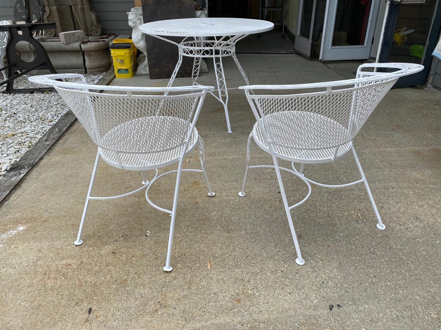 American Check Pair of Mid-Century Modern Russell Woodard Style Patio Dining Chairs