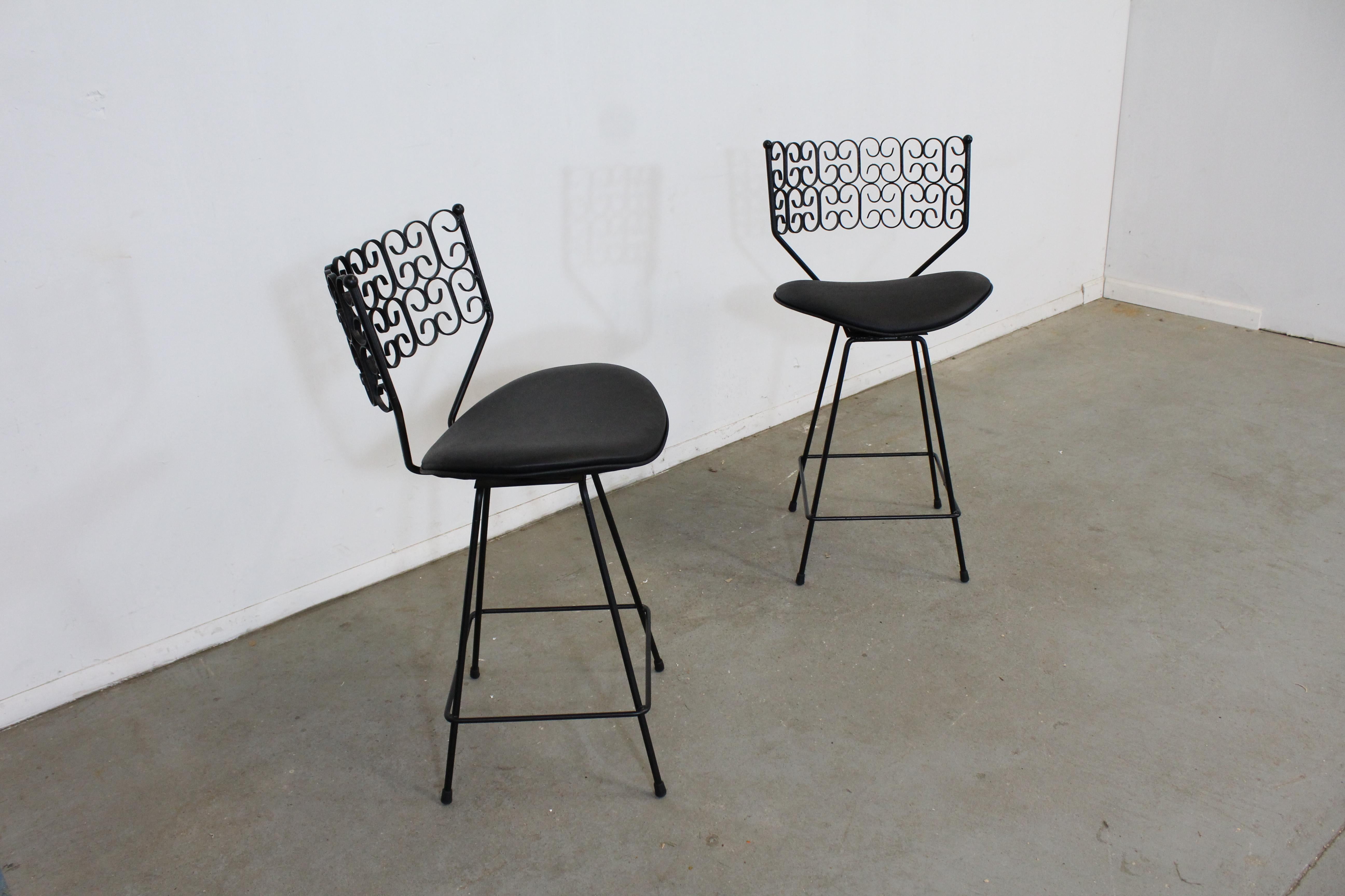 Pair of Mid-Century Modern Salterini style bar stools.

Offered is a beautiful pair of Salterini style bar stools. They are in good condition for their age showing some wear (surface scratches, age wear, minor wear on metal legs -Age wear, nicks ,