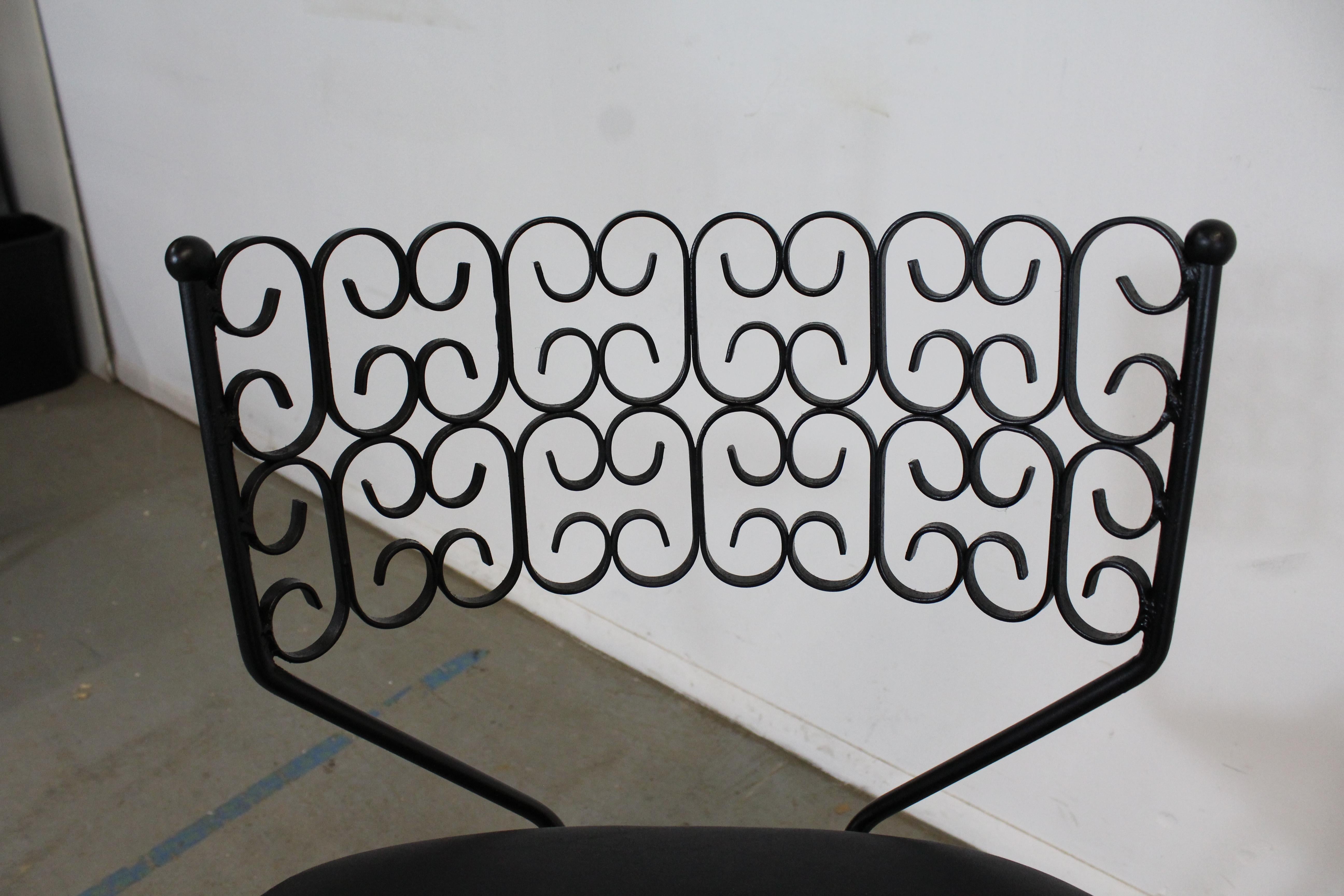 Pair of Mid-Century Modern Salterini Style Iron Metal Bar/Counter Stools In Fair Condition In Wilmington, DE