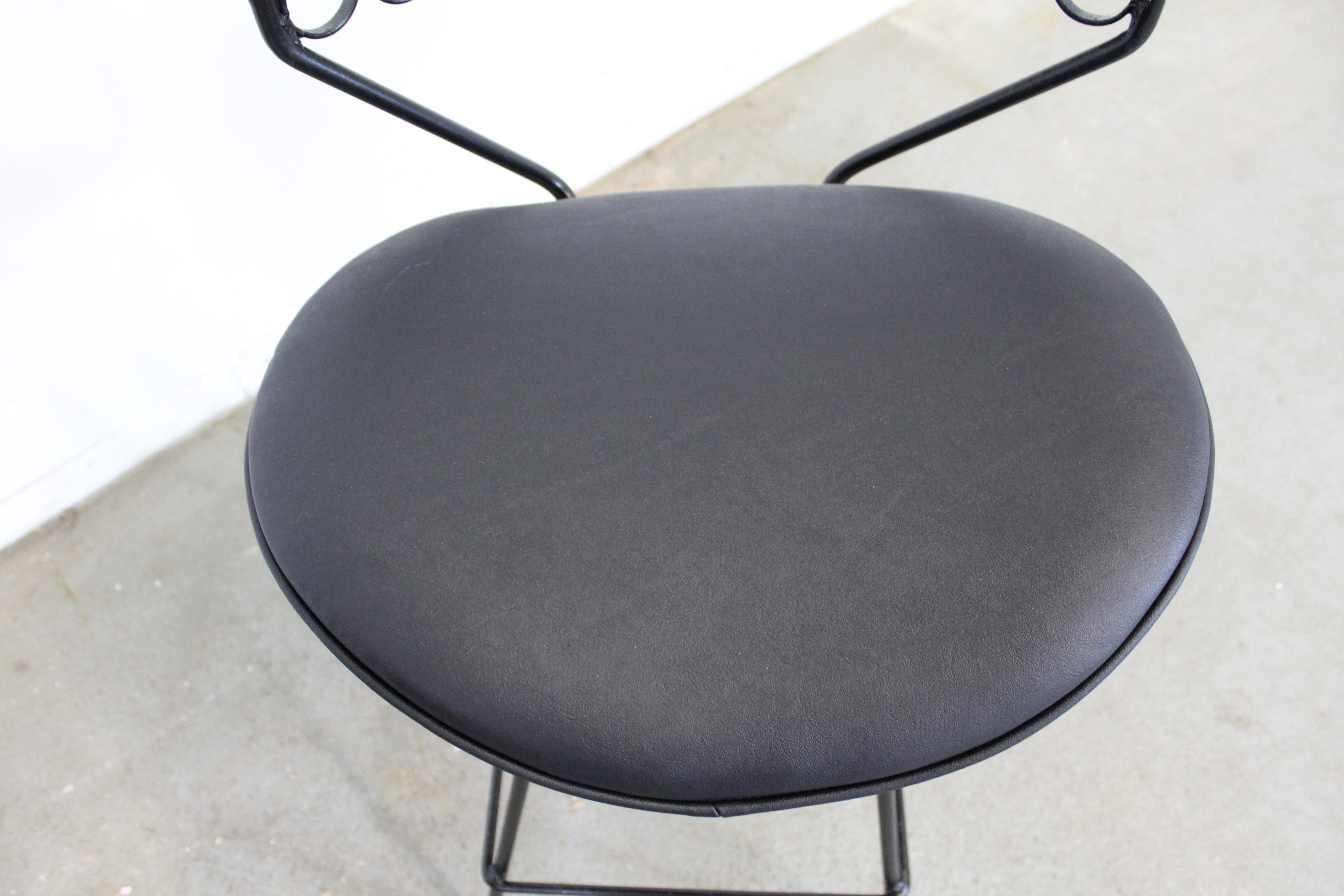 20th Century Pair of Mid-Century Modern Salterini Style Iron Metal Bar/Counter Stools