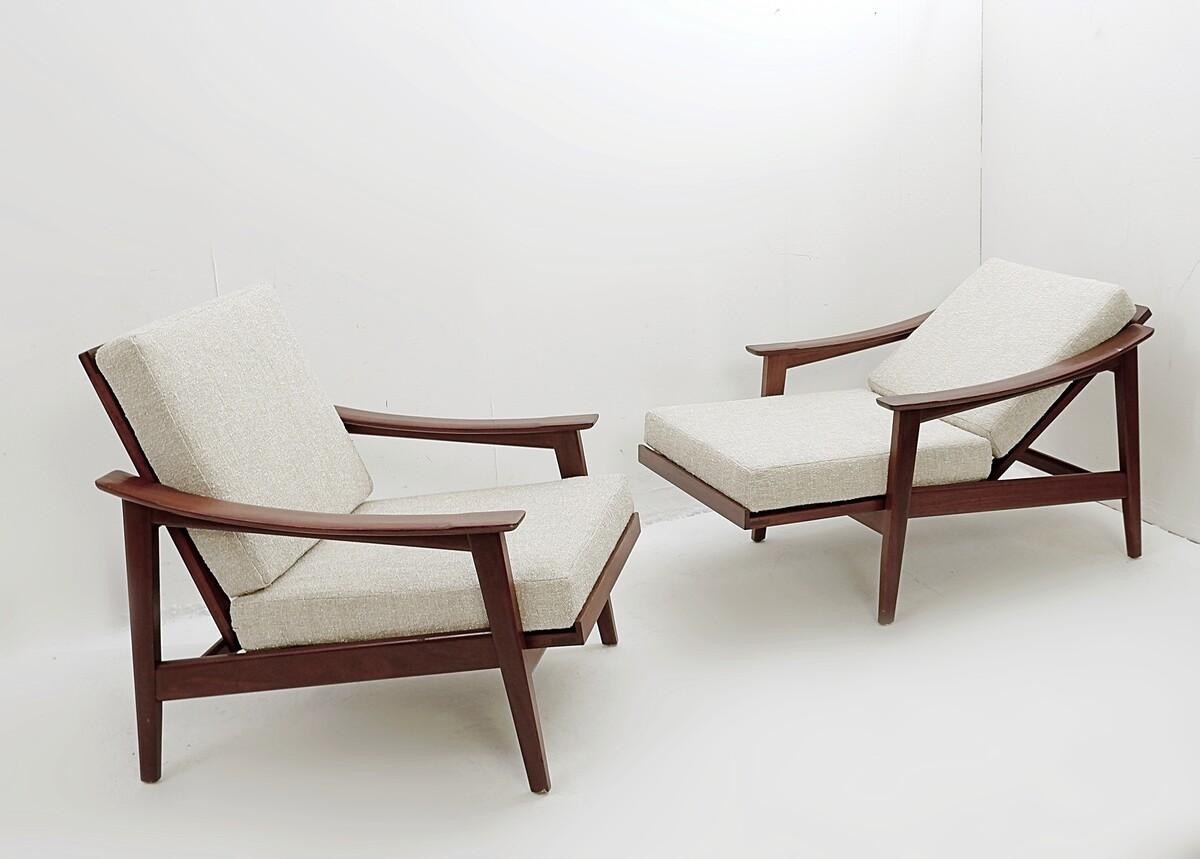 Pair of Mid-Century Modern scandinavian armchairs with adjustable backrest - 1960s.