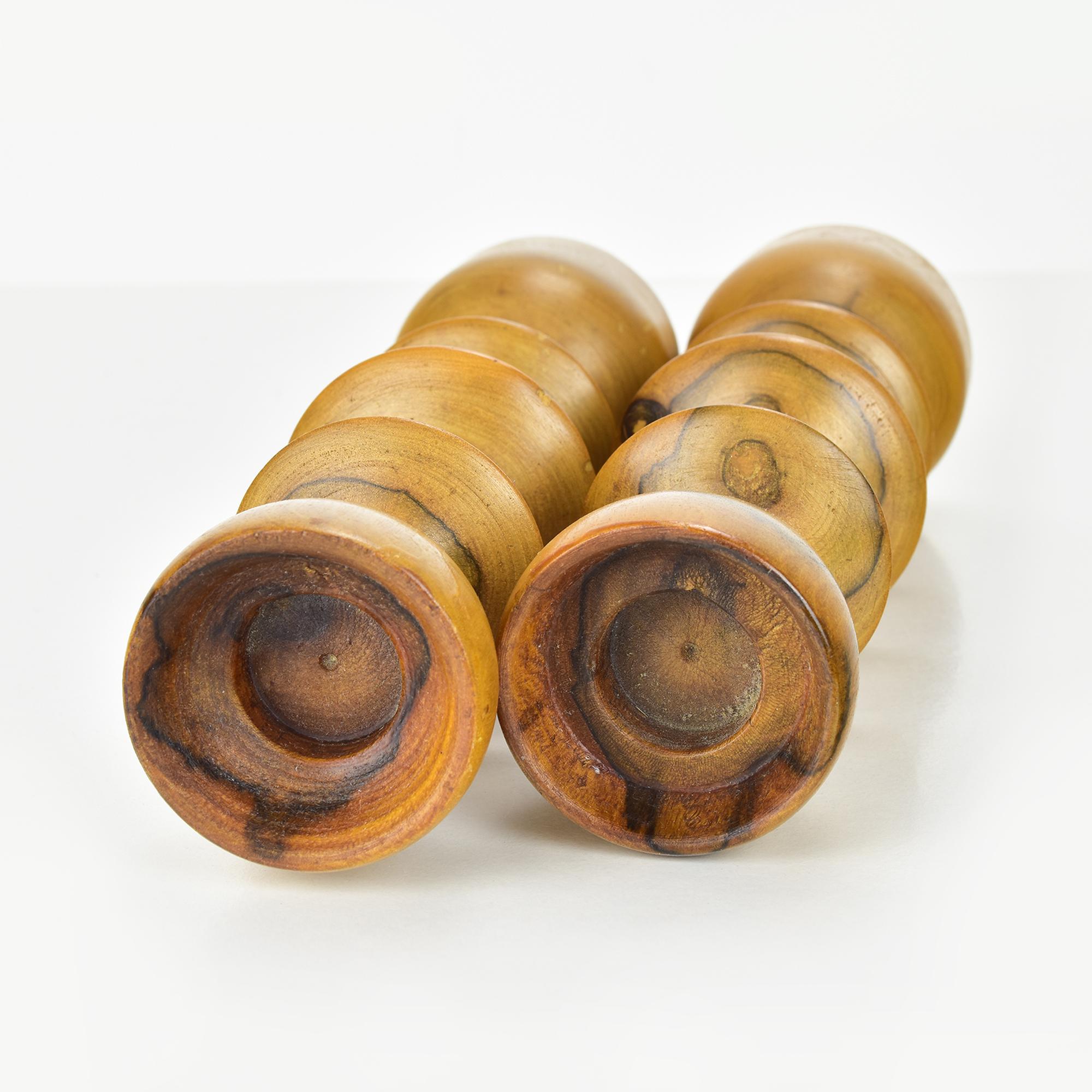 Pair of Mid-Century Modern Scandinavian Turned Wooden Candlesticks In Good Condition For Sale In Bad Säckingen, DE