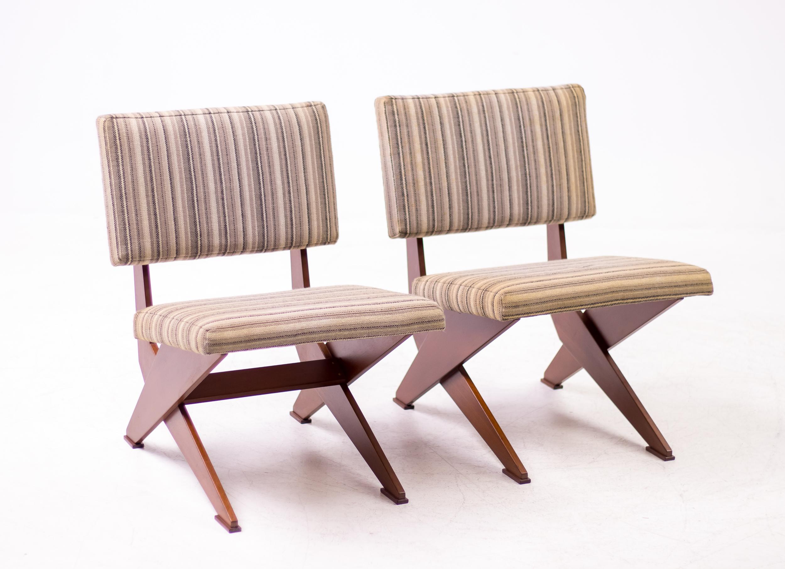 Laminated teak plywood pair of scissor chairs, made in Holland in 1958.
More recent upholstery in very good condition.
When needed, re-upholstery is available upon request.
Priced as a pair.
