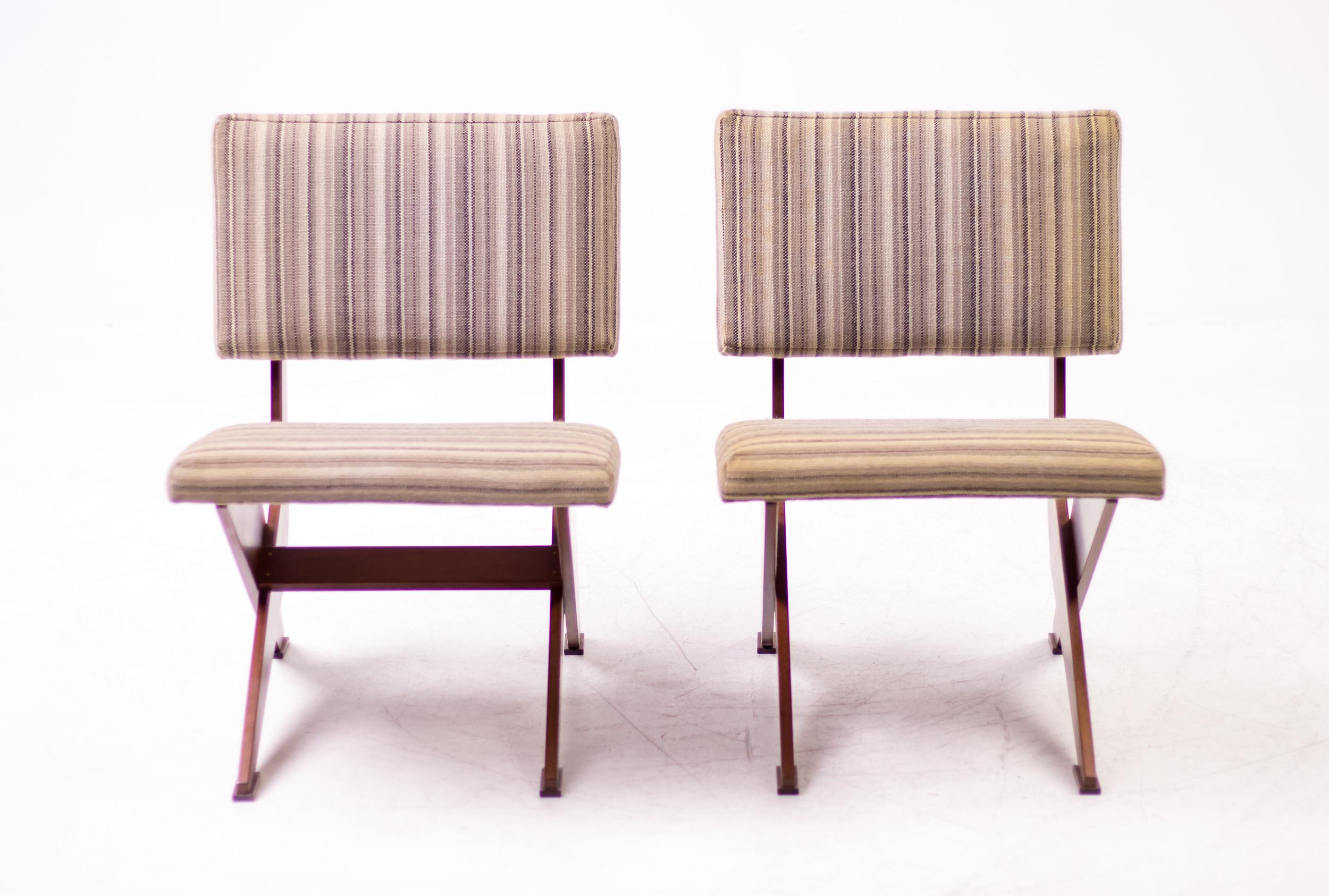 Fabric Pair of Mid-Century Modern Scissor Chairs For Sale