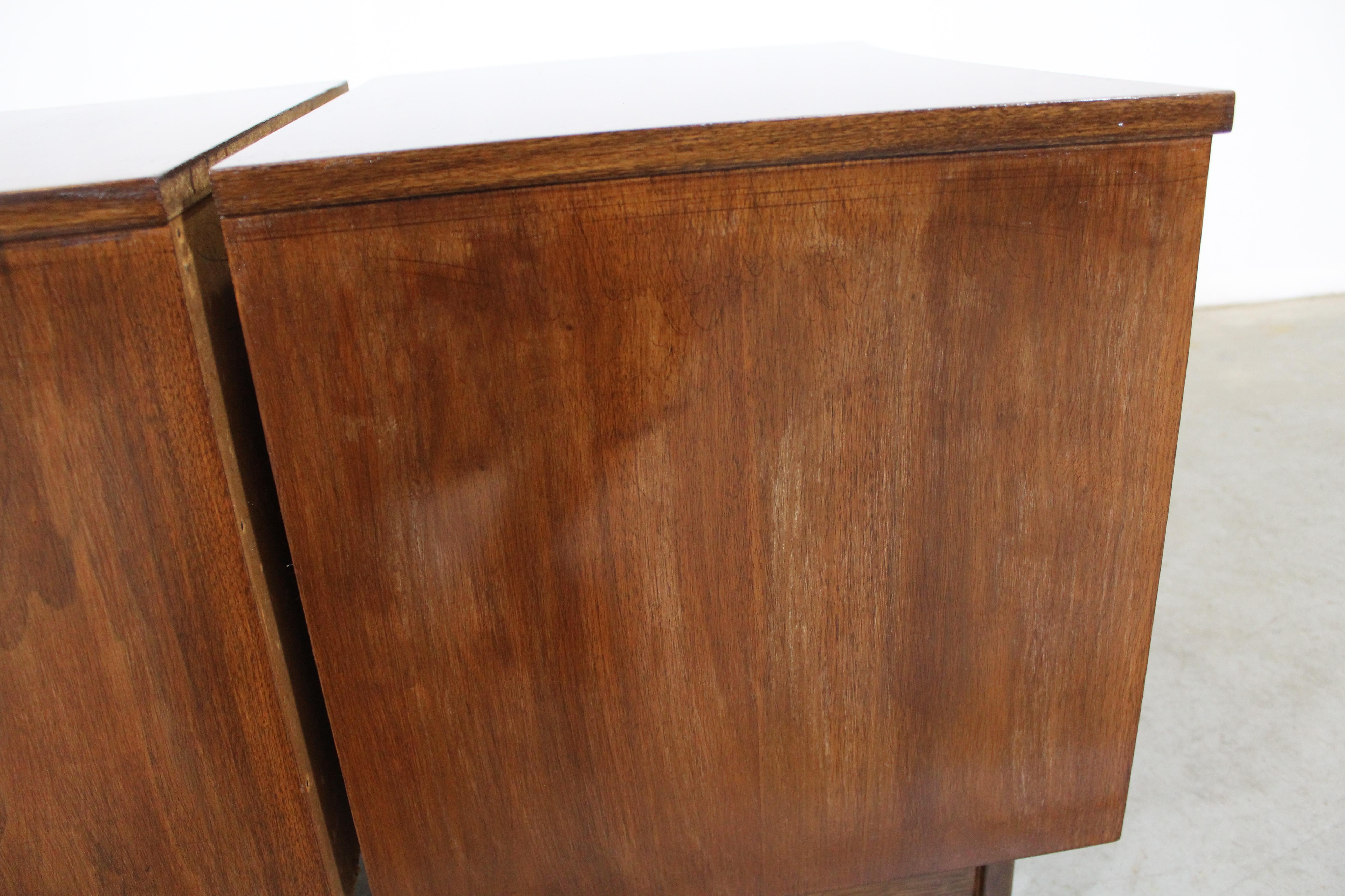 Pair of Mid-Century Modern Sculpted Concave Walnut Nightstands 1