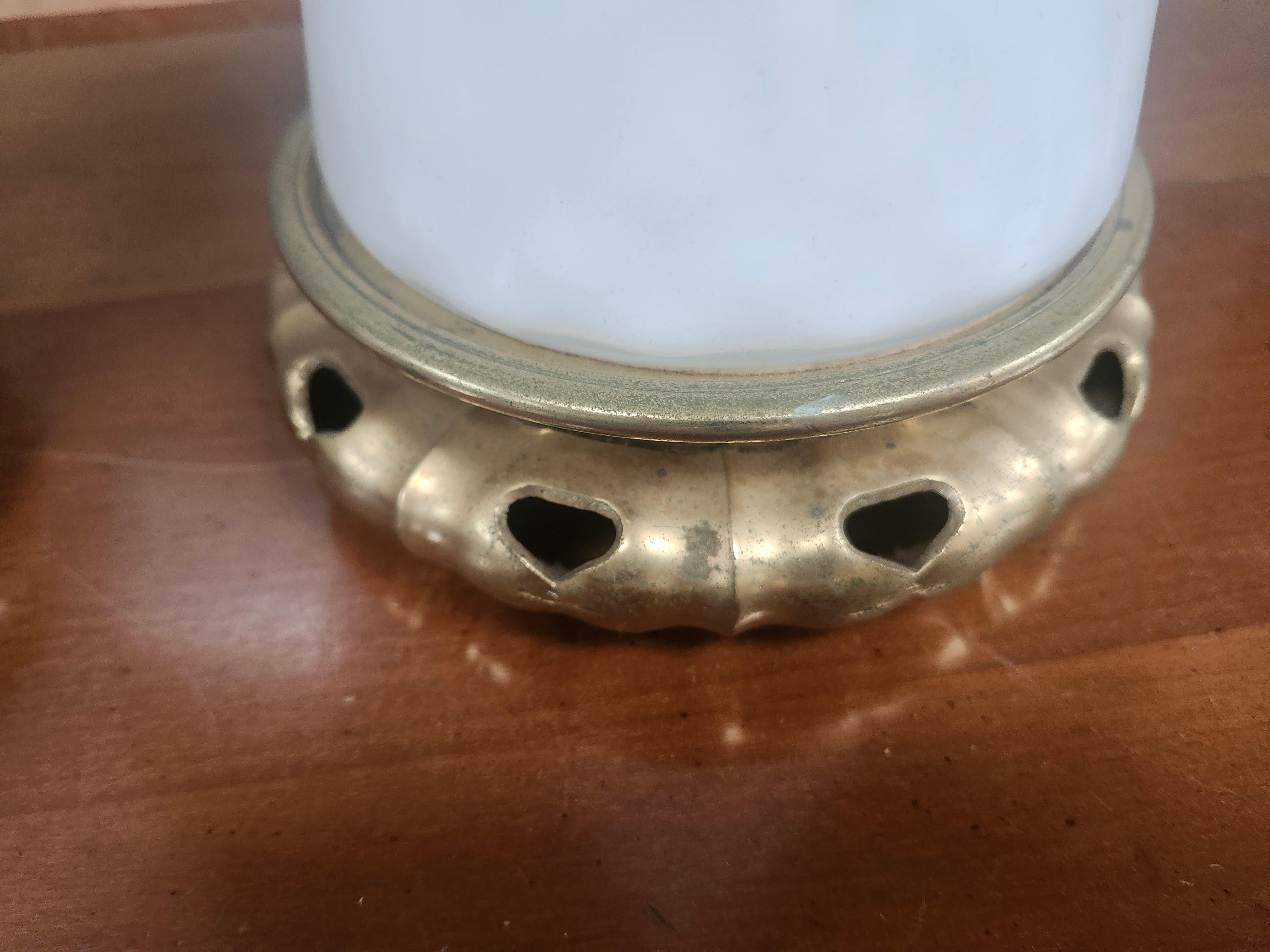Pareja de lámparas de sobremesa escultóricas de cristal de mediados del siglo XX, de en Bueno estado para la venta en Port Jervis, NY