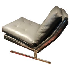 Paire de chaises longues sculpturales modernes du milieu du siècle dernier avec cadres chromés lourds C1970