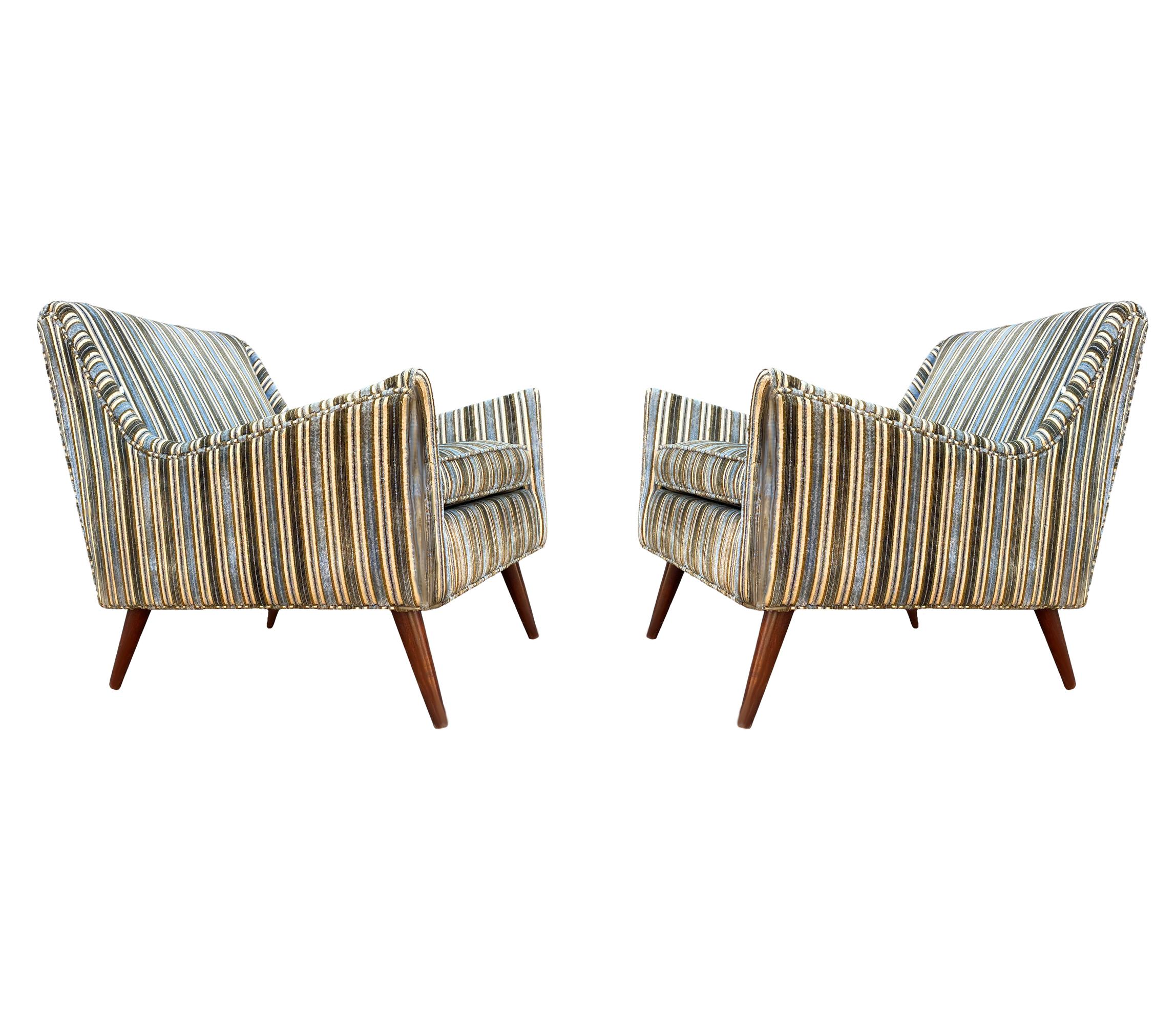 Fabric Pair of Mid-Century Modern Sculptural Lounge Chairs in the the of Harvey Probber For Sale