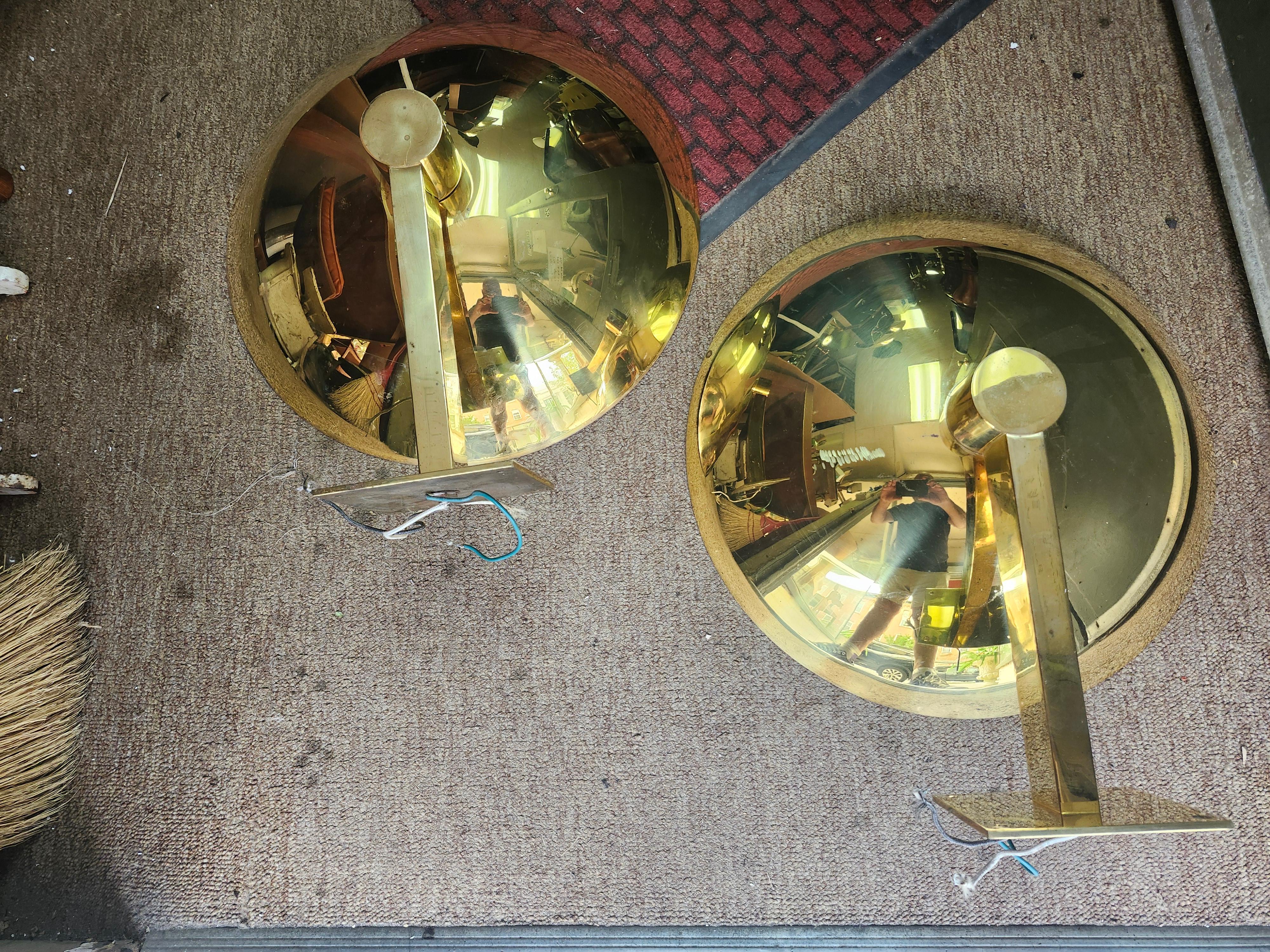 Pair of Mid Century Modern Sculptural Solid Brass Roman Style Wall Sconces C1970 en vente 5