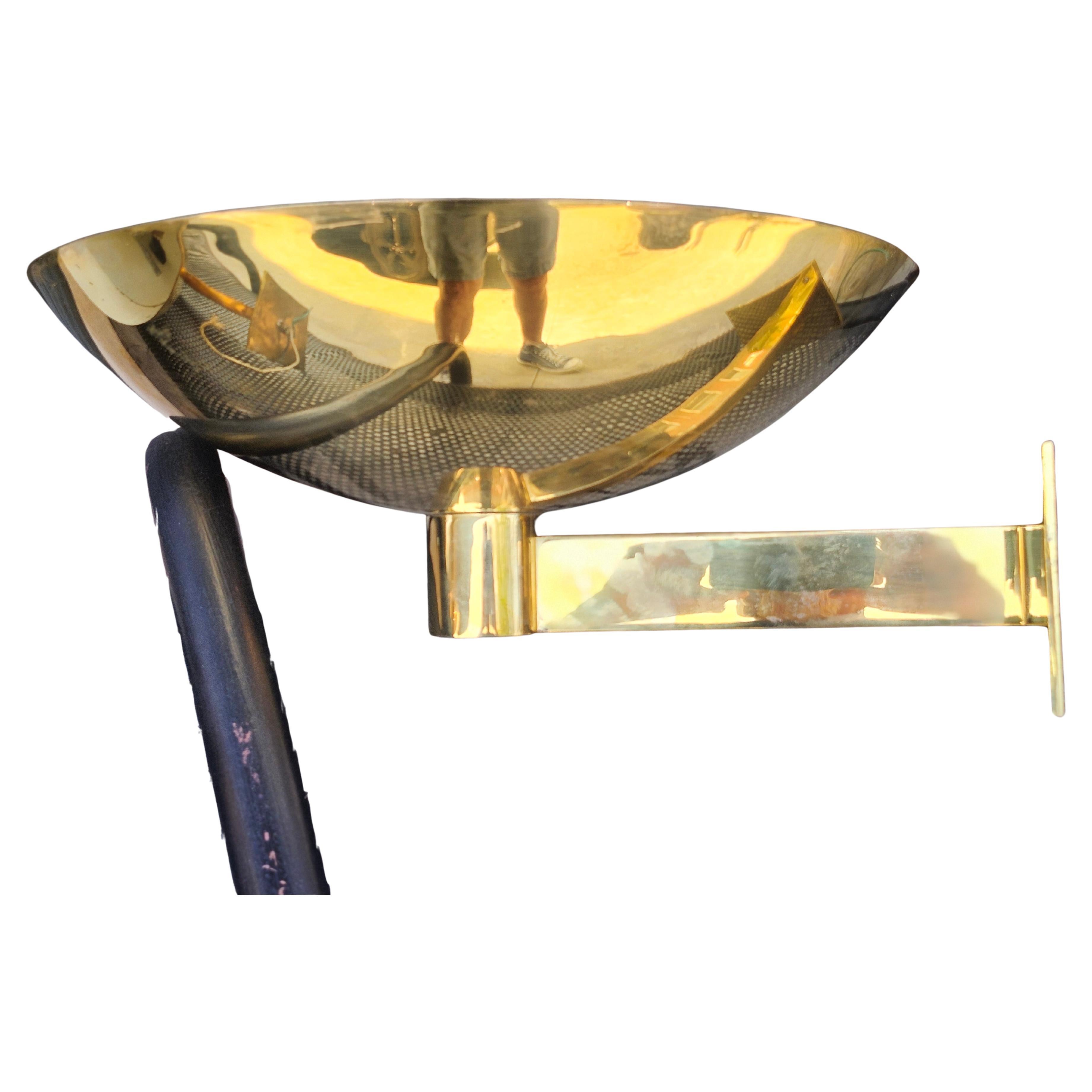 Américain Pair of Mid Century Modern Sculptural Solid Brass Roman Style Wall Sconces C1970 en vente