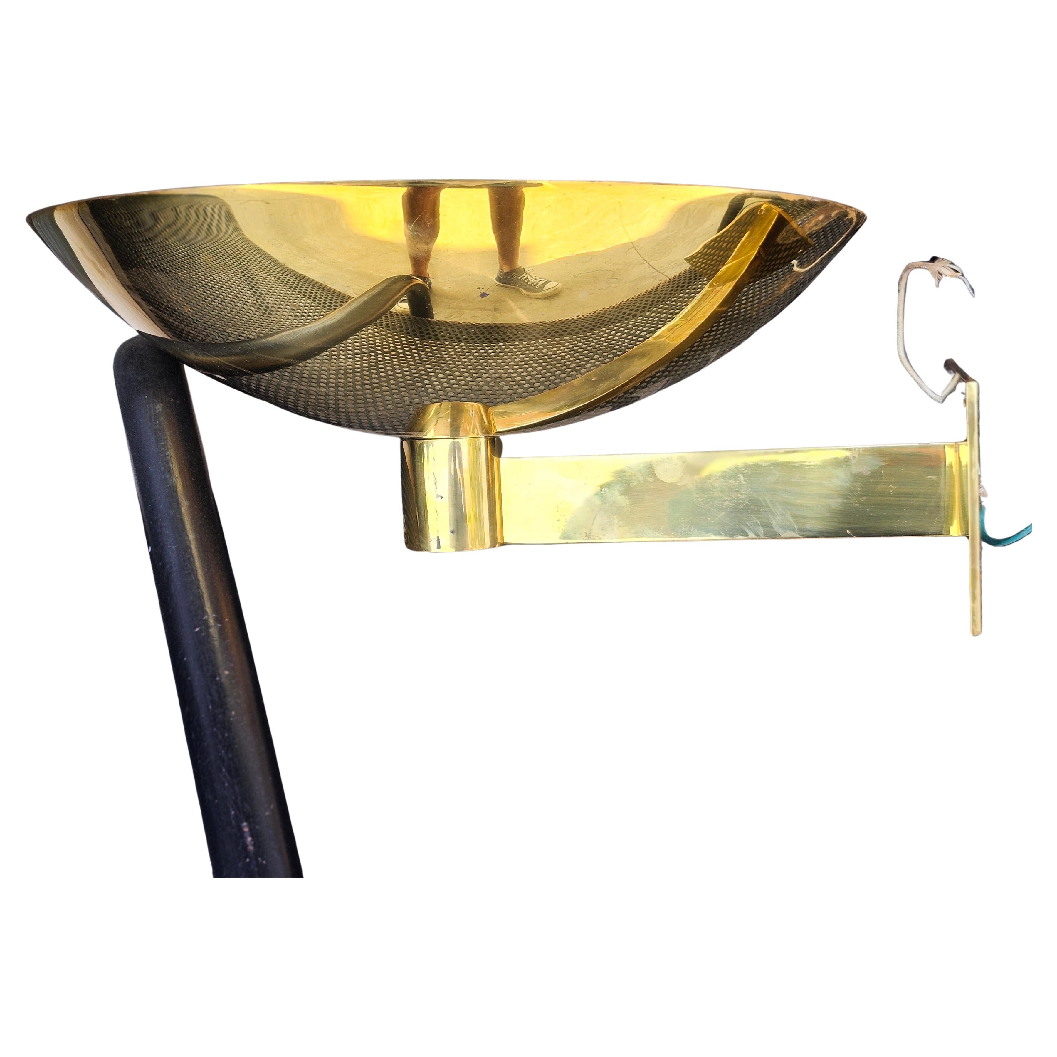 Pair of Mid Century Modern Sculptural Solid Brass Roman Style Wall Sconces C1970 Bon état - En vente à Port Jervis, NY