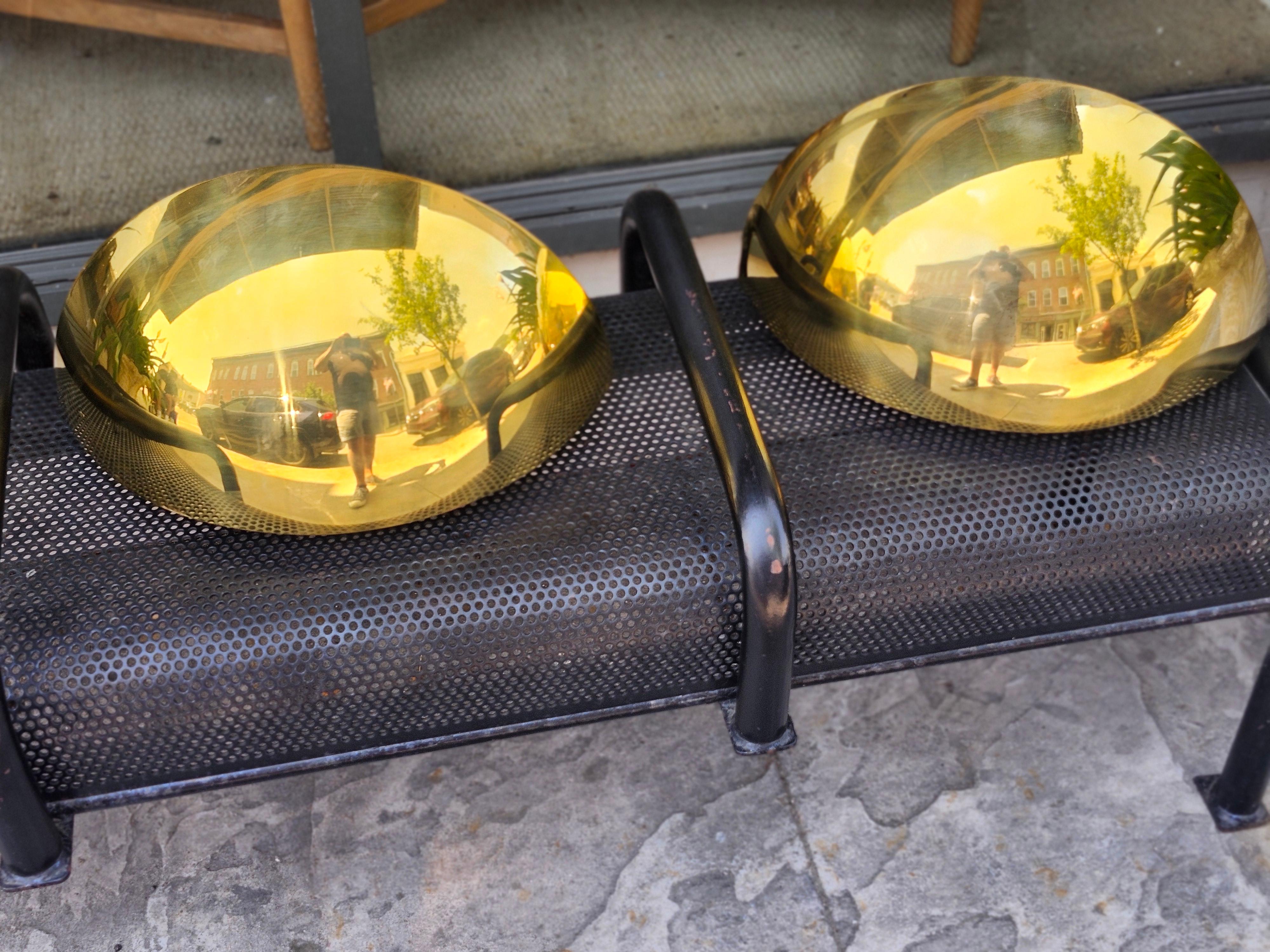 Pair of Mid Century Modern Sculptural Solid Brass Roman Style Wall Sconces C1970 en vente 1