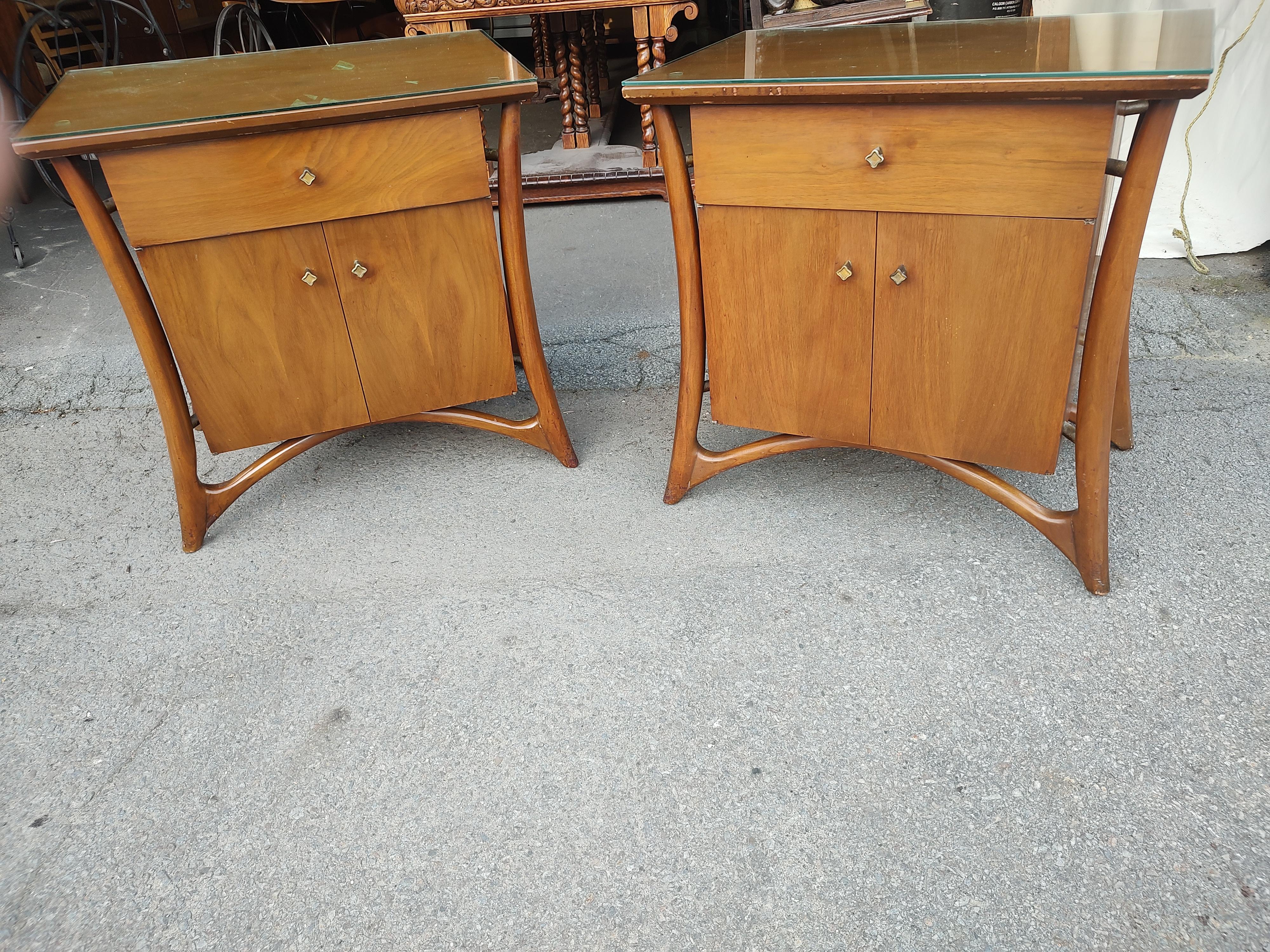 Pair of Mid-Century Modern Sculptural Walnut Night Tables by Piet Hein For Sale 8