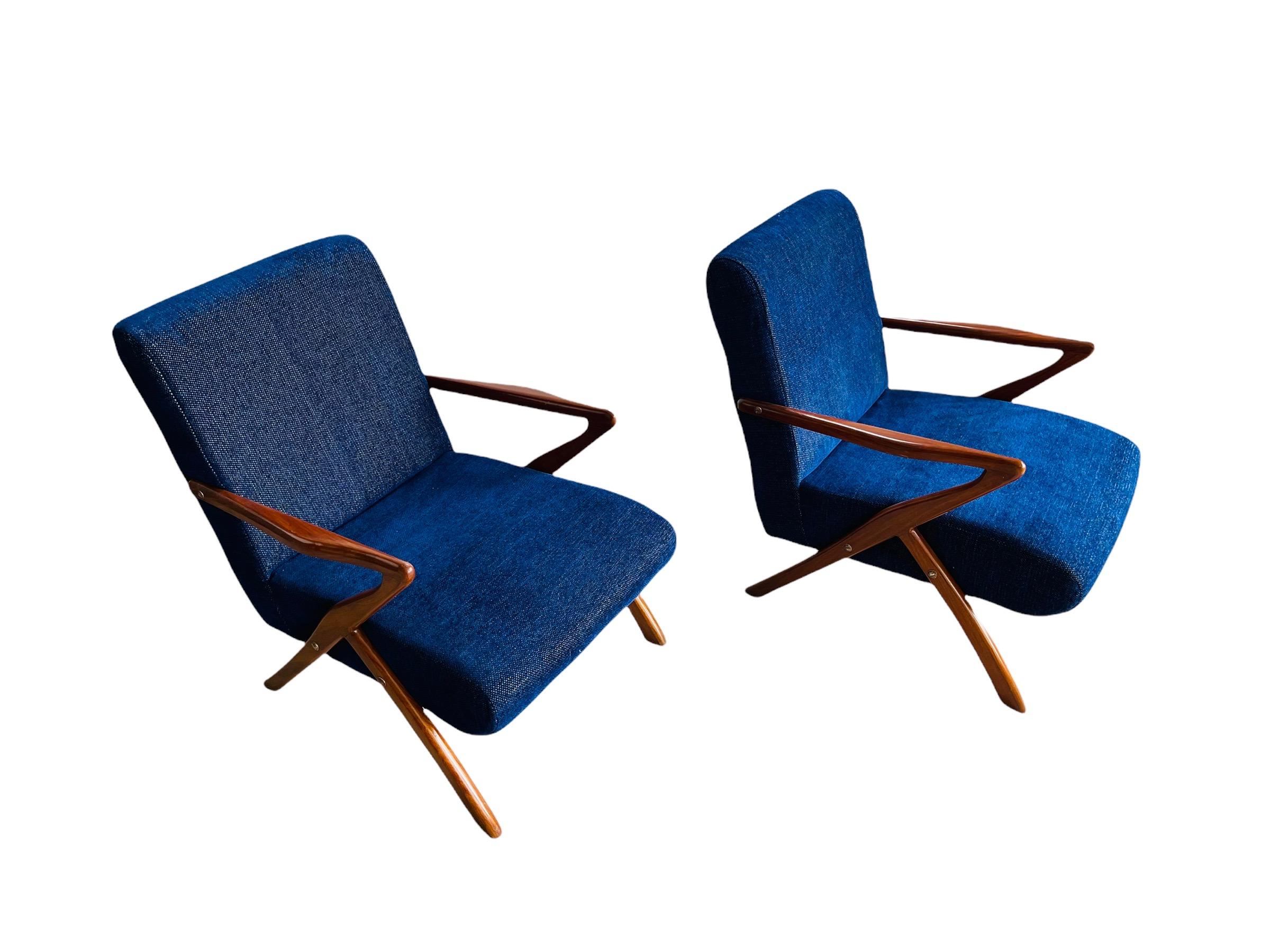 Pair of Mid-Century Modern Selig Style Z Chair in Walnut 1