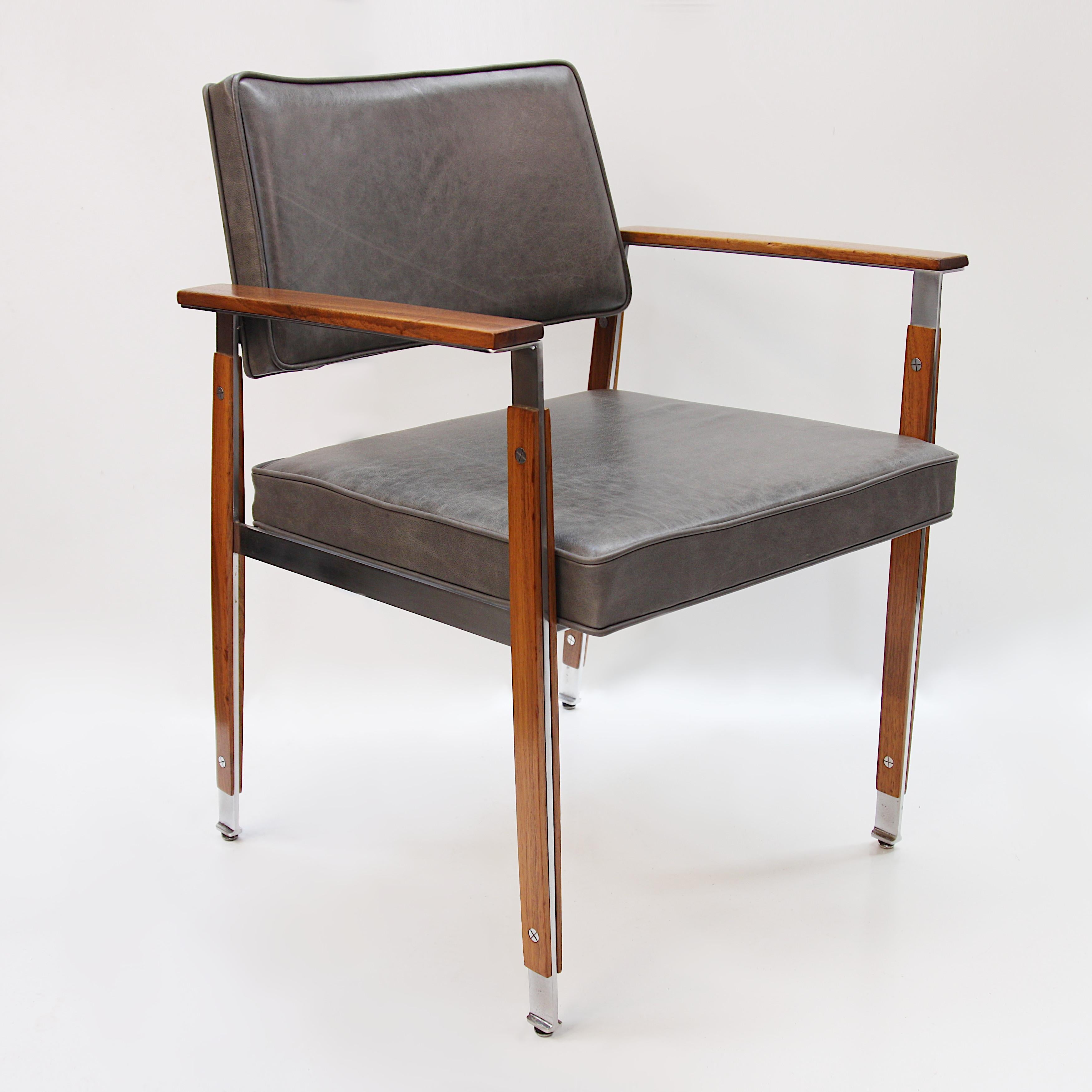 Acier inoxydable Paire de chaises d'appoint modernes du milieu du siècle dernier par William B Sklaroff pour Robert John en vente