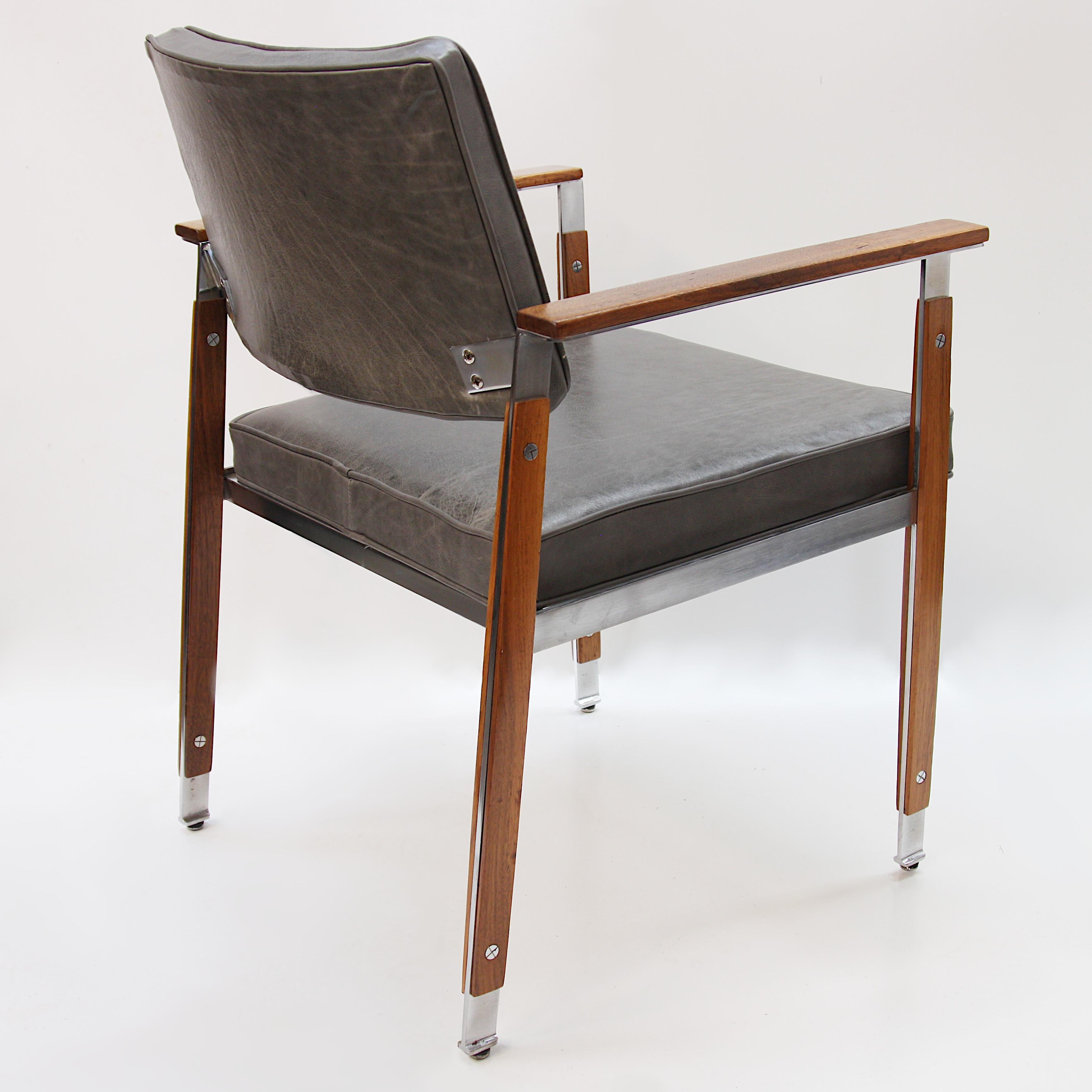 Mid-20th Century Pair of Mid-Century Modern Side Chairs by William B Sklaroff for Robert John For Sale