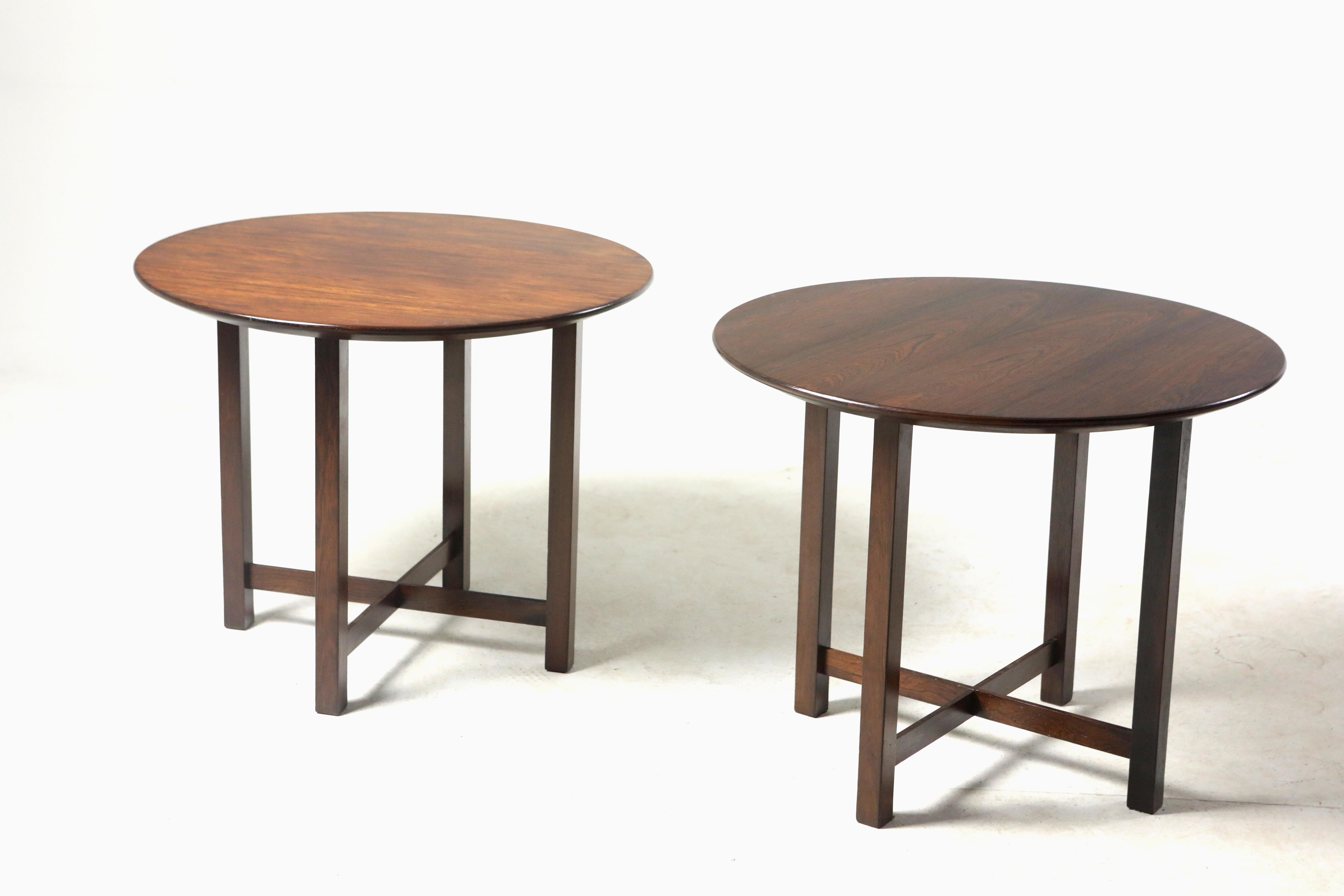 Pair of Mid-Century Modern Side Tables by Fatima Arquitetura, 1960s

This pair of side tables manufactured in the 1960s by Fatima Arquitetura in Brazil is a beautiful example of Mid-Century Modern design. Crafted in solid wood, these side tables