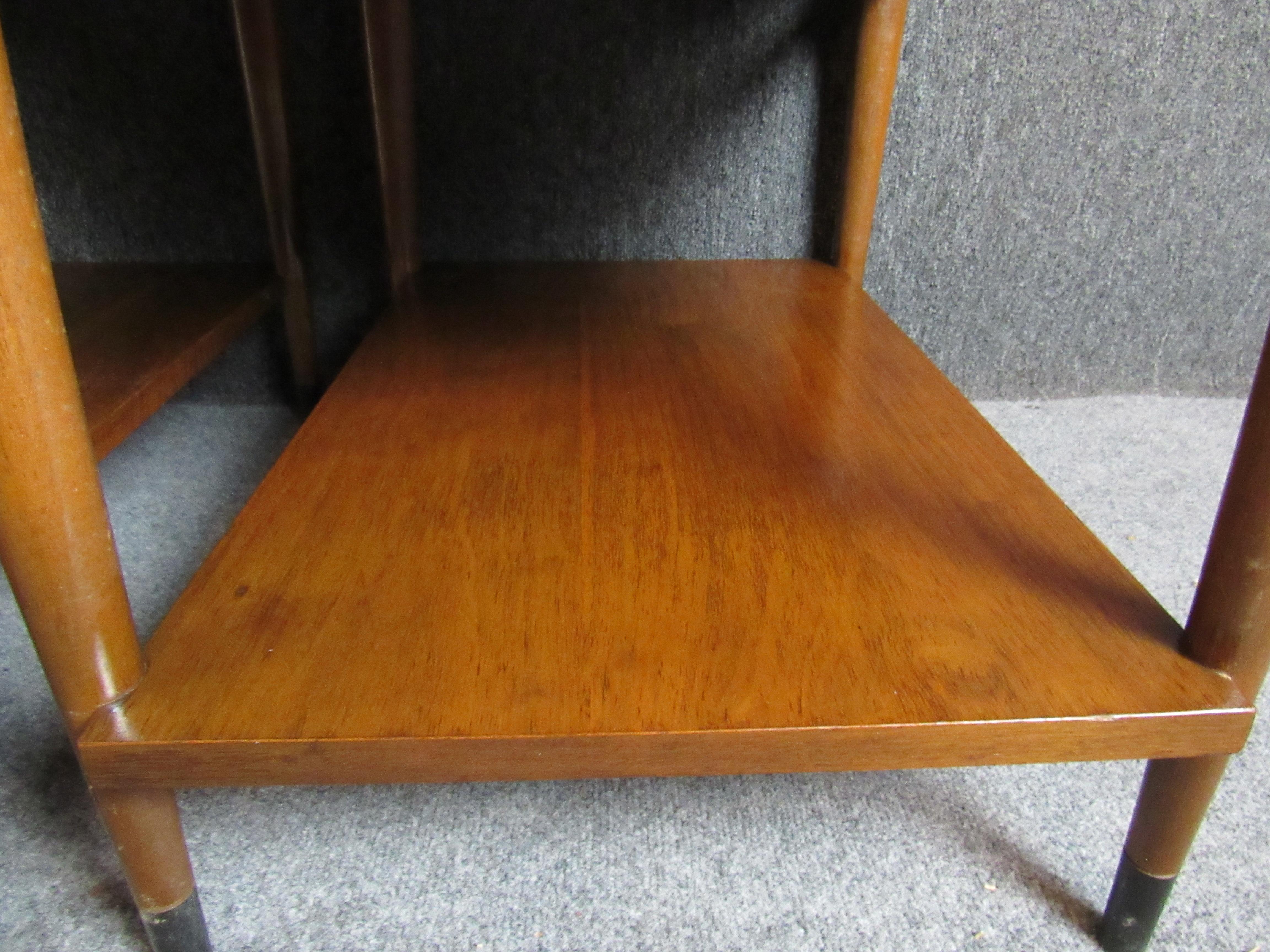 Pair of Mid-Century Modern Side Tables by Lane For Sale 3
