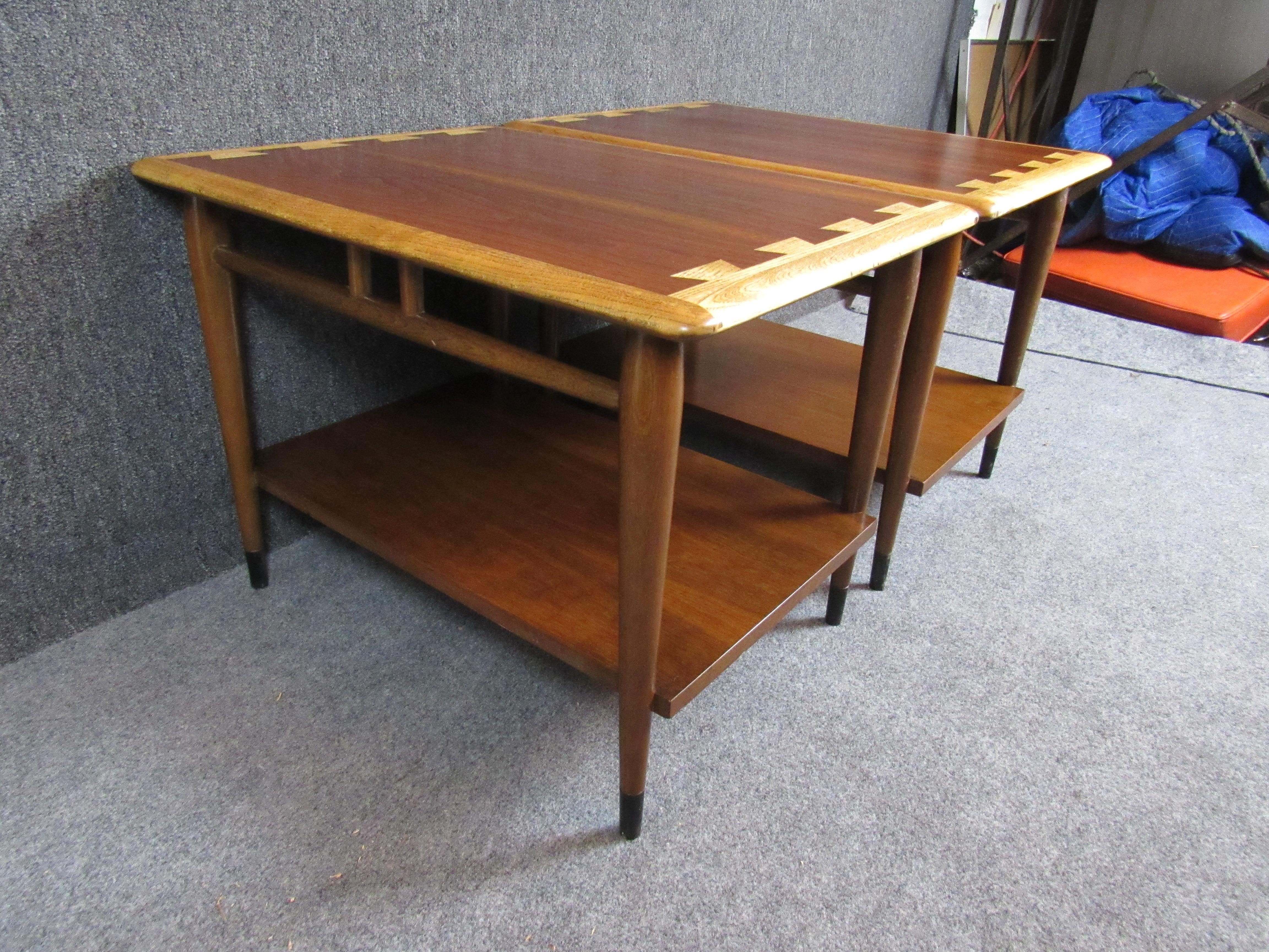 Walnut Pair of Mid-Century Modern Side Tables by Lane For Sale
