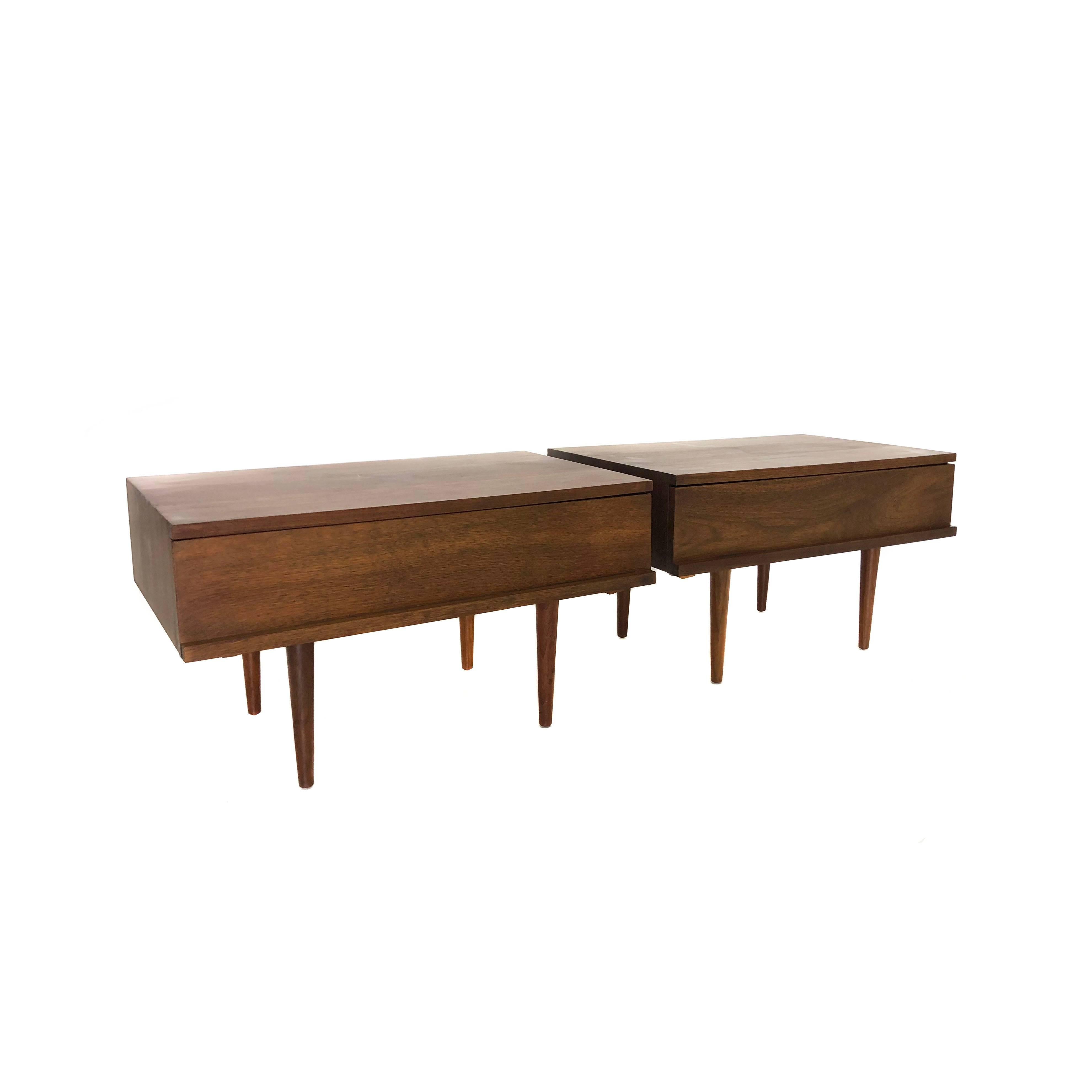 20th Century Pair of Mid-Century Modern Side Tables by Mel Smilow For Sale