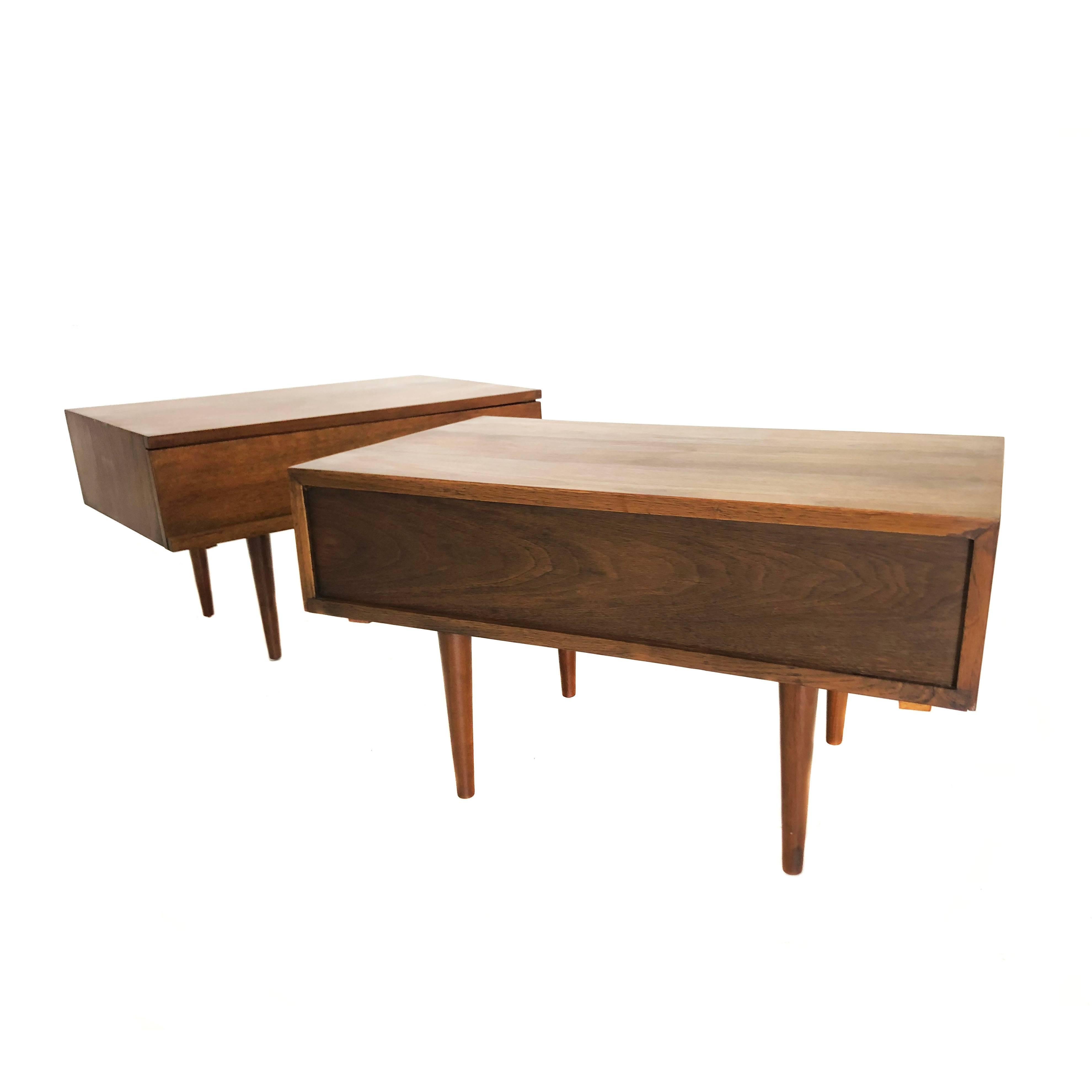 Pair of Mid-Century Modern Side Tables by Mel Smilow For Sale 1