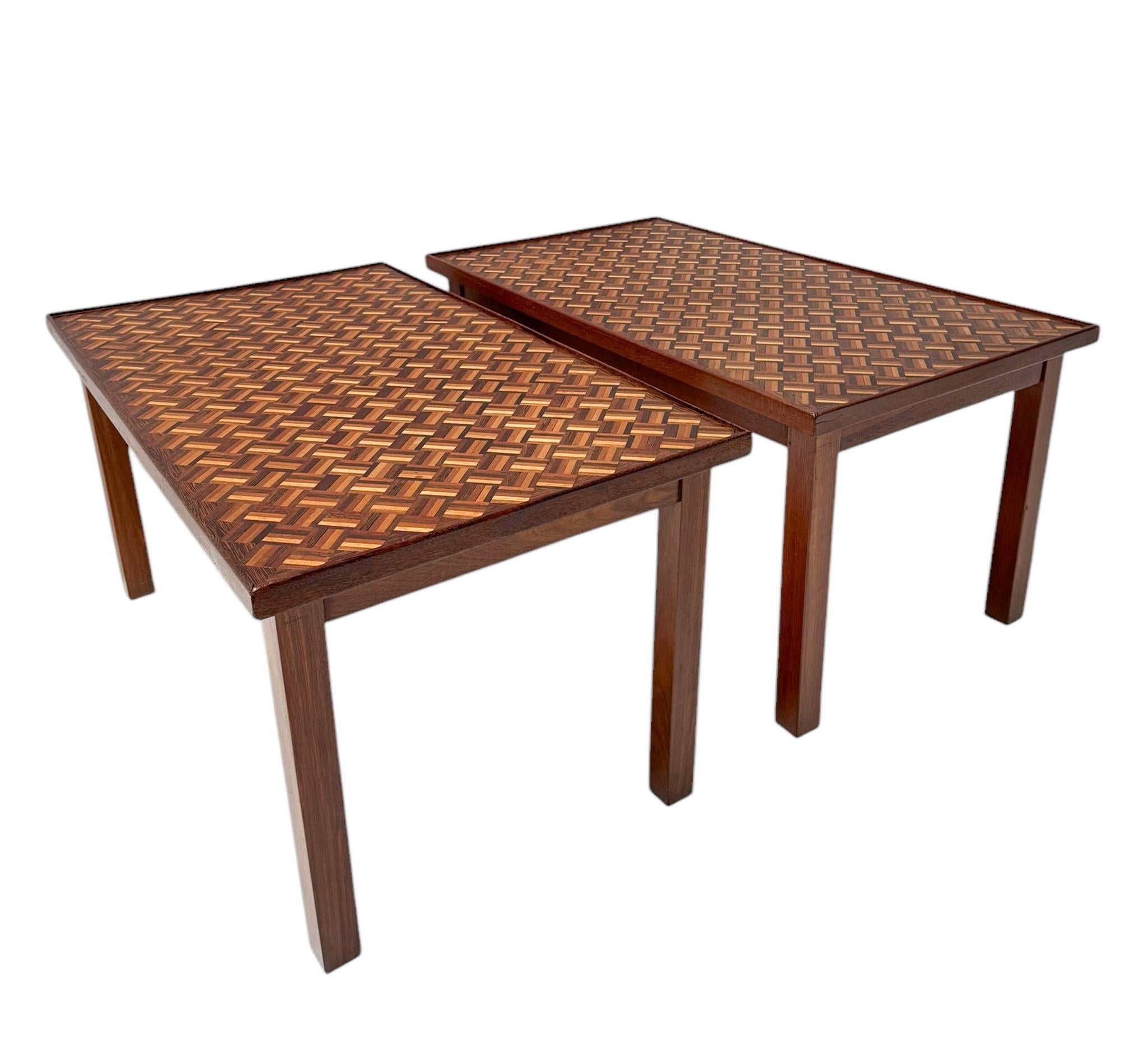 Néerlandais Paire de tables d'appoint The Modernity avec plateaux incrustés de mosaïque, années 1960 en vente