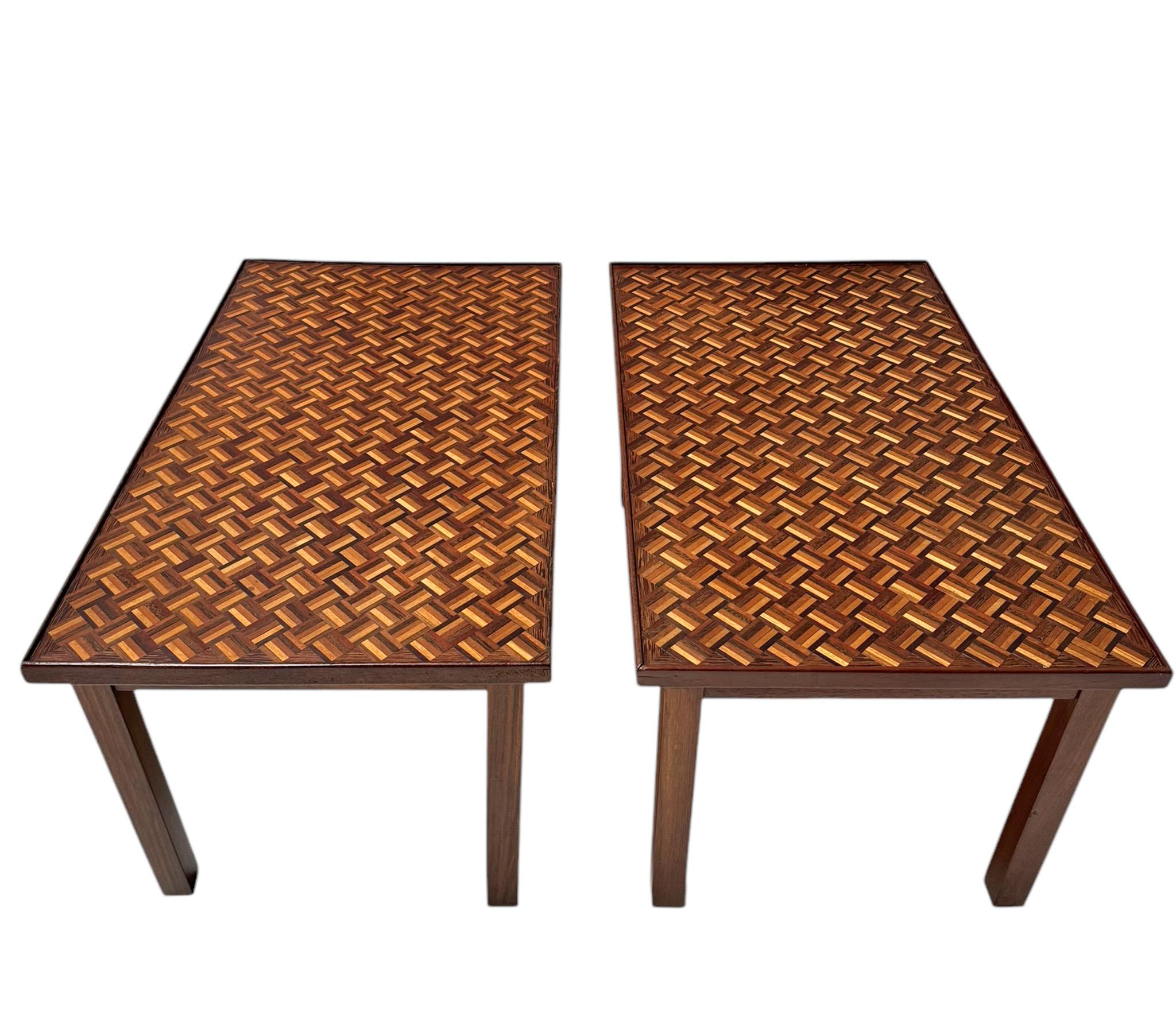 Paire de tables d'appoint The Modernity avec plateaux incrustés de mosaïque, années 1960 Bon état - En vente à Amsterdam, NL