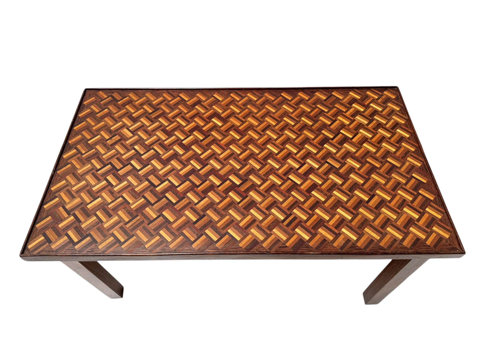 Paire de tables d'appoint The Modernity avec plateaux incrustés de mosaïque, années 1960 en vente 2