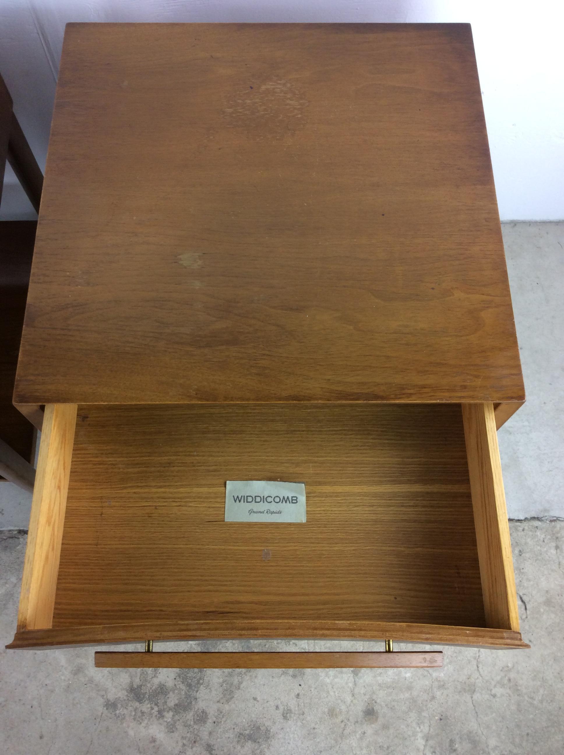 Pair of Mid Century Modern Single Drawer Nightstands by Widdicomb For Sale 9