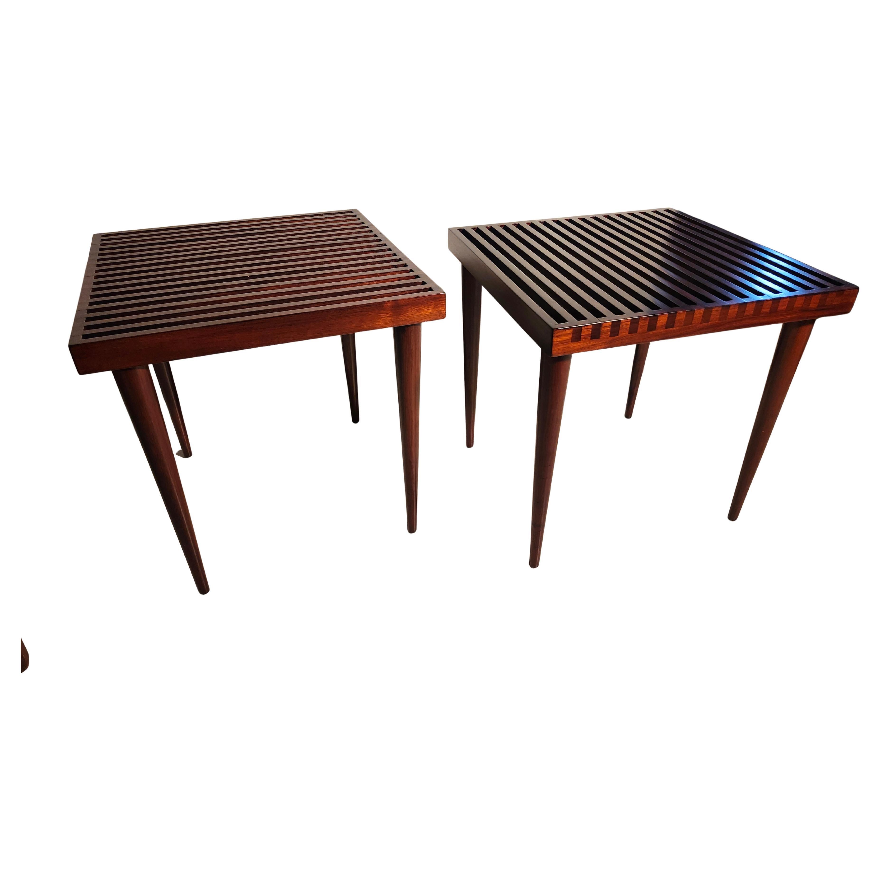 Fait main Paire de tables d'appoint en noyer à lamelles de Mel Smilow, du milieu du siècle dernier, datant de 1955 en vente