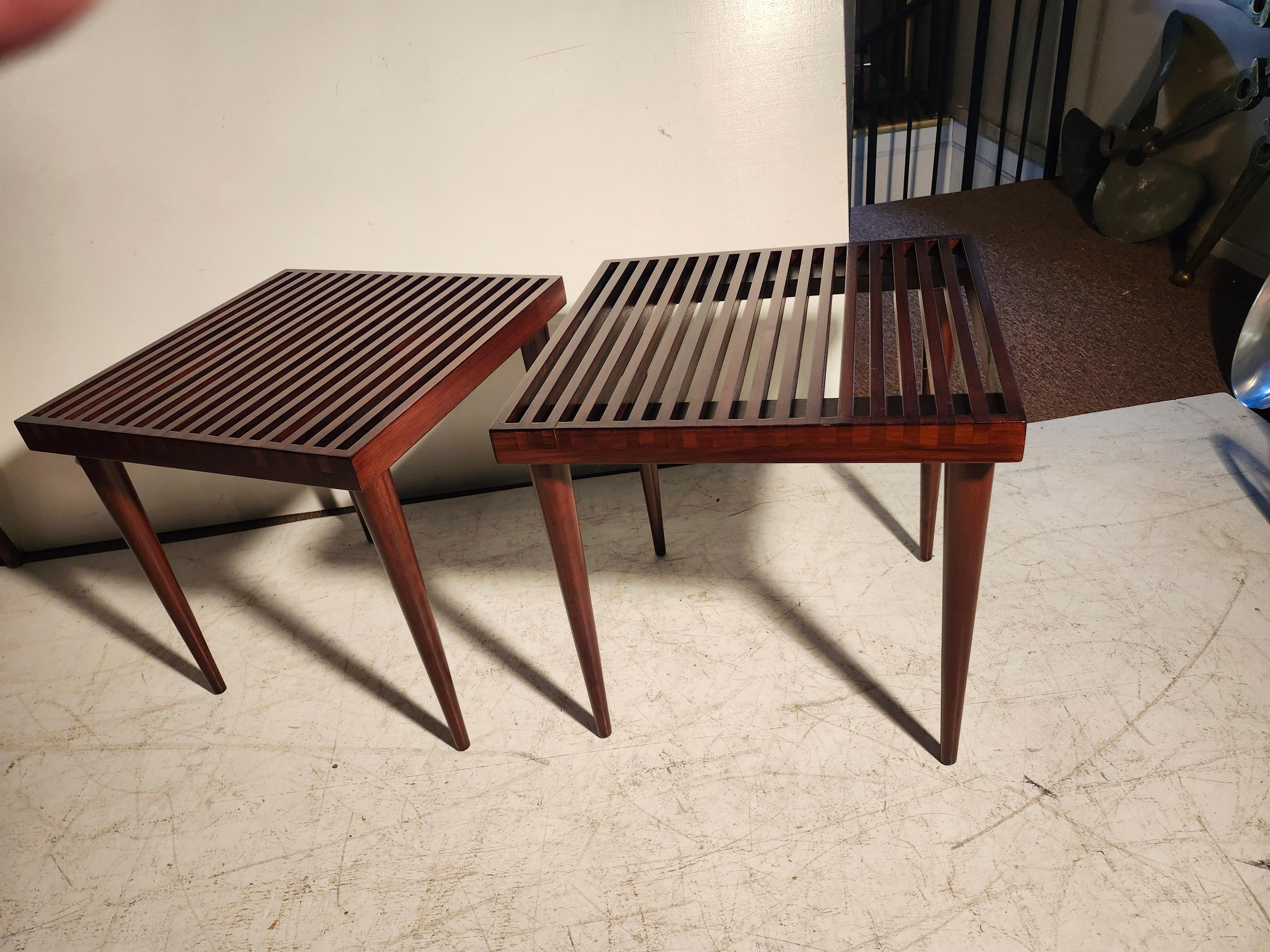Paire de tables d'appoint en noyer à lamelles de Mel Smilow, du milieu du siècle dernier, datant de 1955 en vente 1
