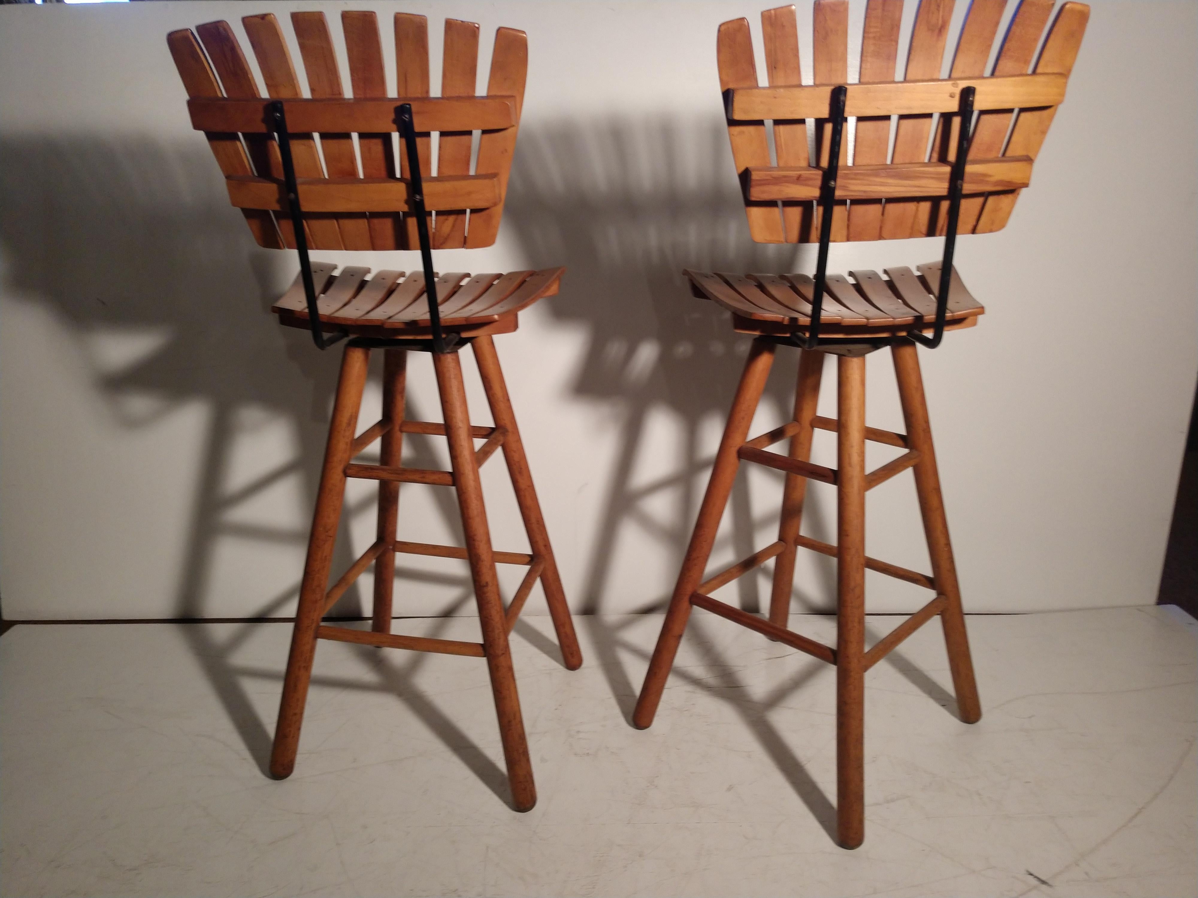 2 Pairs of Mid-Century Modern Slatted Wood Bar or Counter Stools Arthur Umanoff In Good Condition In Port Jervis, NY