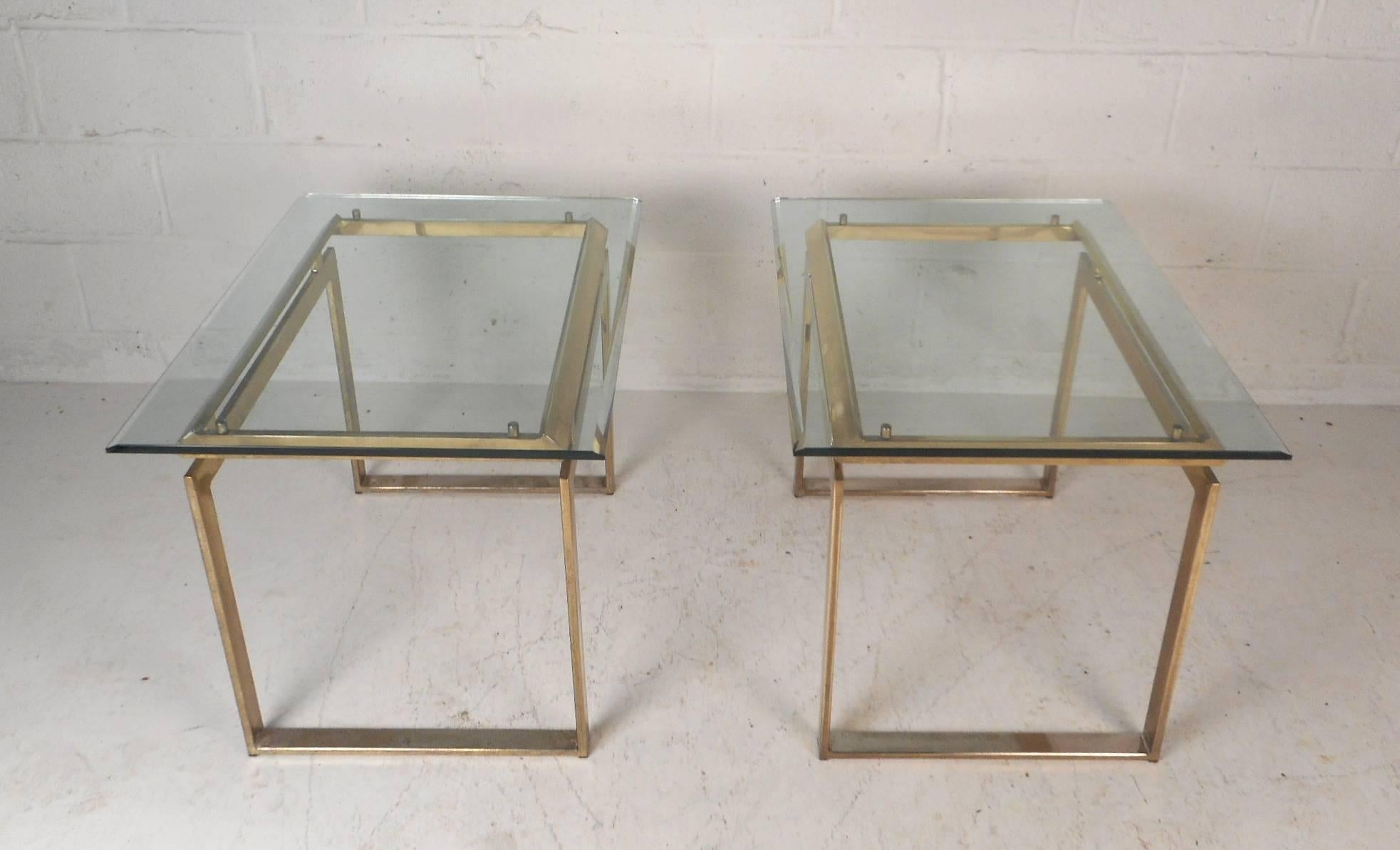 Pair of Mid-Century Modern Sled Leg End Tables In Good Condition For Sale In Brooklyn, NY