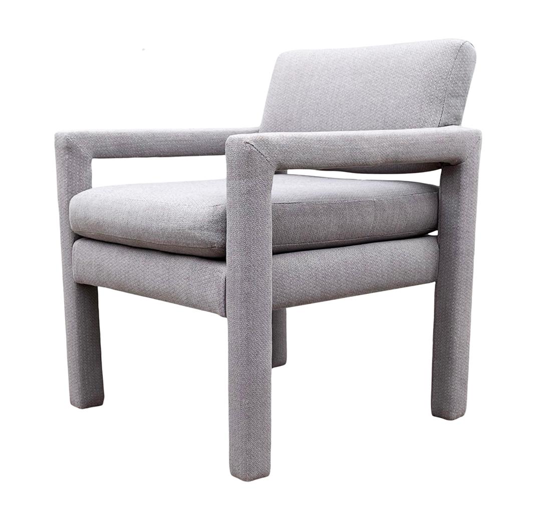 Tissu Paire de petits fauteuils de salon Parsons de style moderne du milieu du siècle dernier, de petite taille en vente
