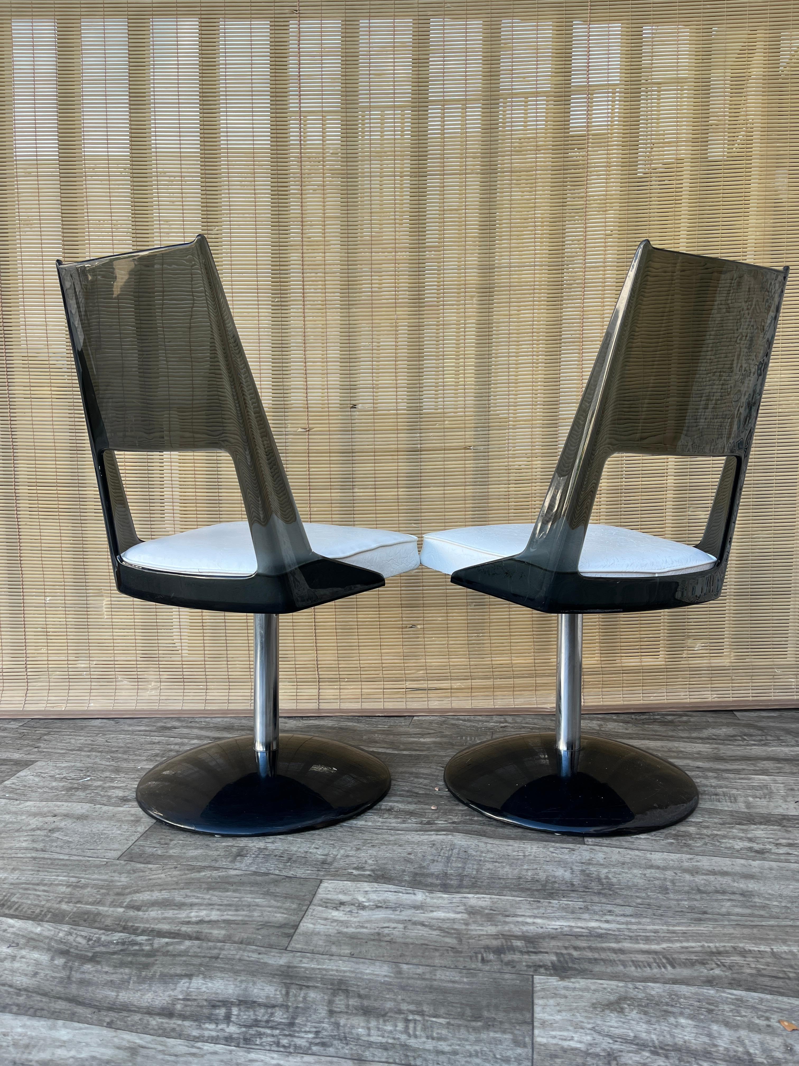 Pair of Mid Century Modern Smoked Lucite Swivel Chairs by Daystrom. Circa 1970s en venta 4