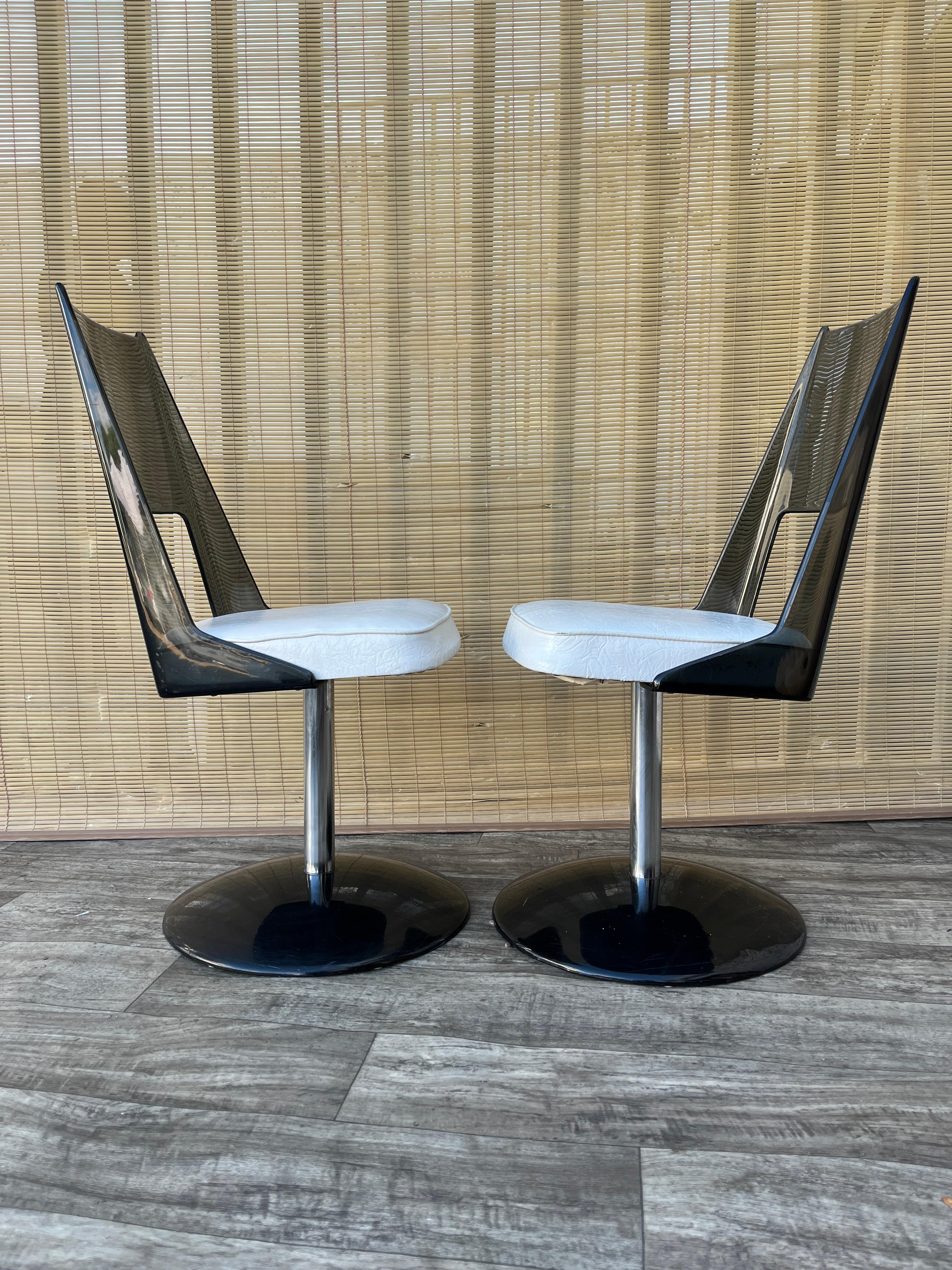 Pair of Mid Century Modern Smoked Lucite Swivel Chairs by Daystrom. Circa 1970s en venta 5