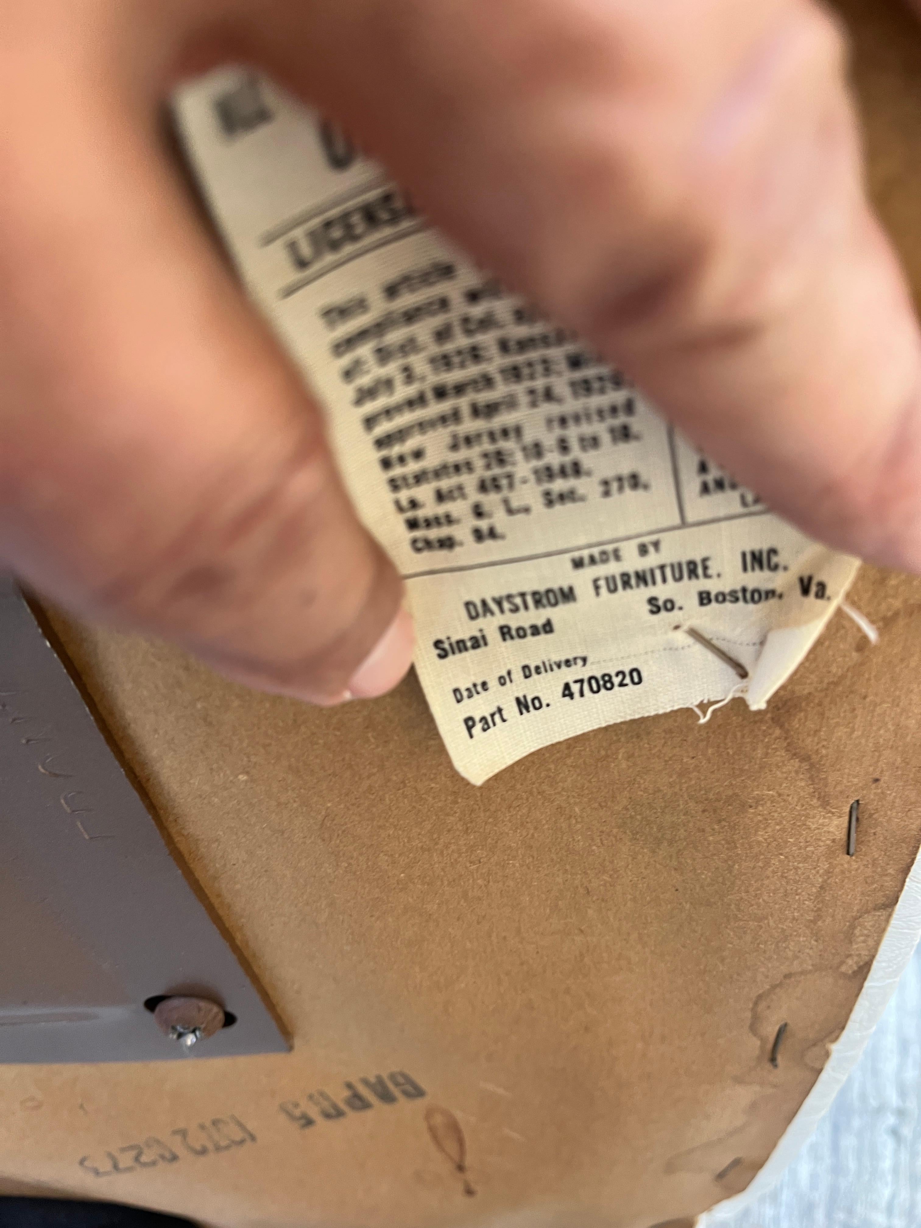 Pair of Mid Century Modern Smoked Lucite Swivel Chairs by Daystrom. Circa 1970s en venta 12