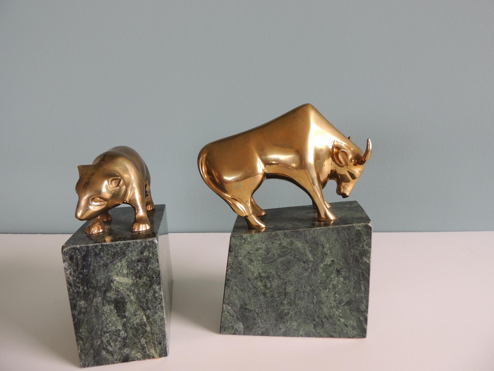 Pair of Mid-Century Modern Solid Brass and Marble Bull and Bear Bookends In Good Condition In Oakland Park, FL