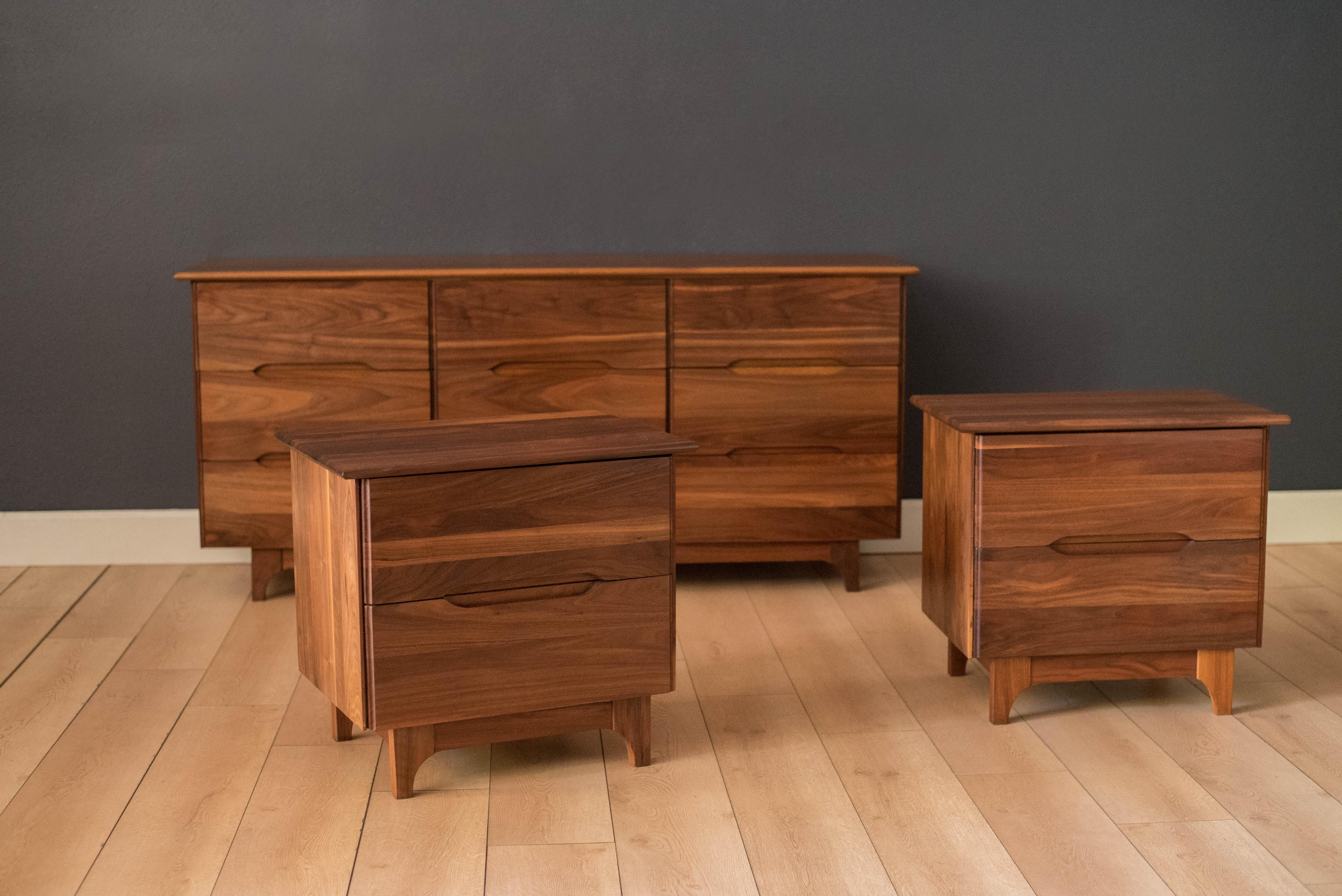 Pair of Mid-Century Modern Solid Walnut Nightstands In Good Condition In San Jose, CA