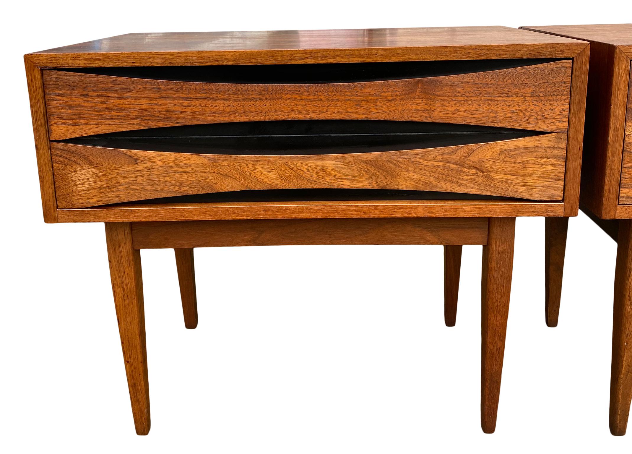 Pair of Mid-Century Modern Solid Walnut Nightstands Style of Arne Vodder In Good Condition In BROOKLYN, NY