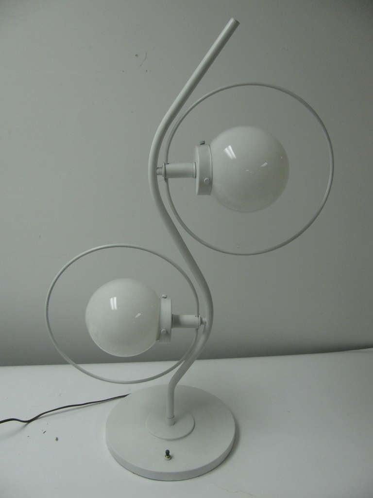 Américain Paire d'objets The Moderns Moderns Space Age  Lampes de table à 3 voies en vente