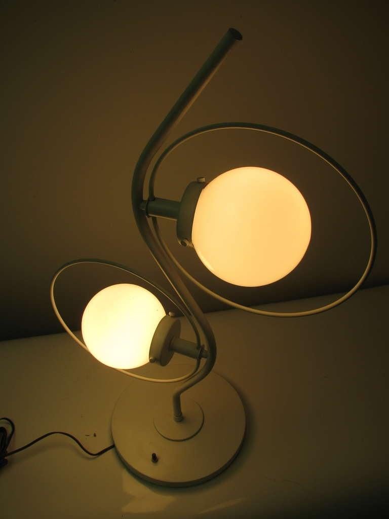 Milieu du XXe siècle Paire d'objets The Moderns Moderns Space Age  Lampes de table à 3 voies en vente
