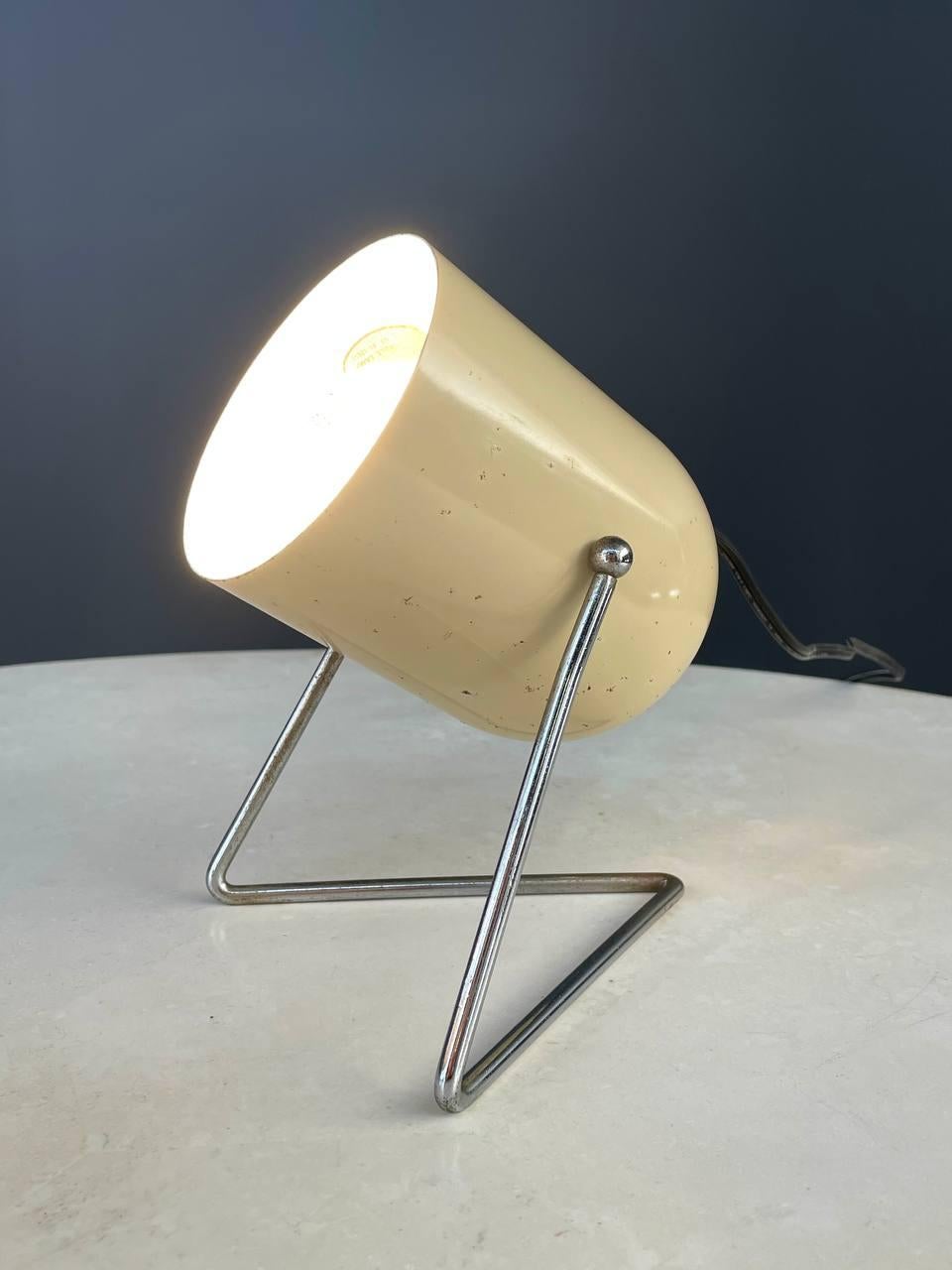 Late 20th Century Pair of Mid-Century Modern Spotlight Table Lamps by Mobilite For Sale