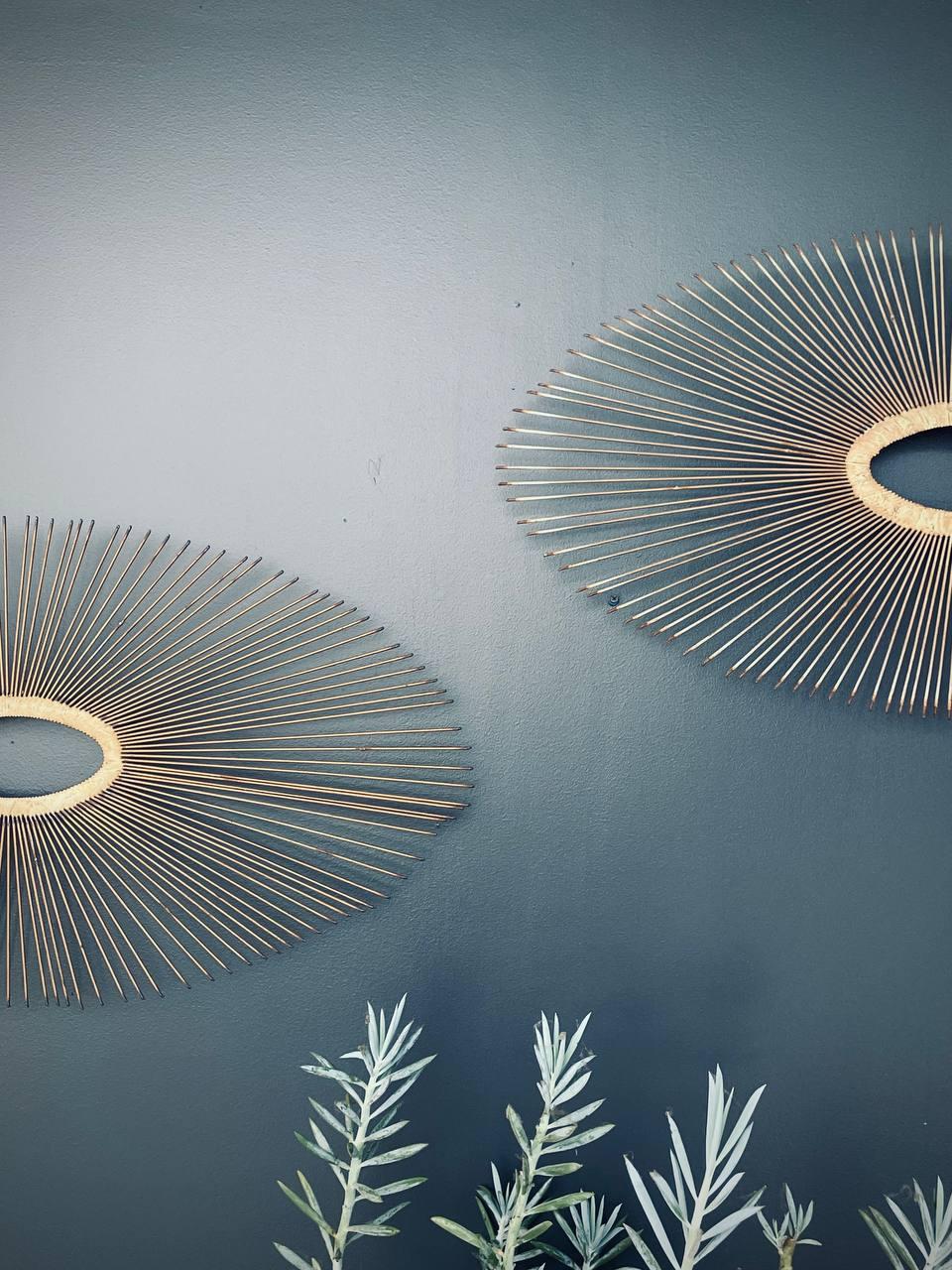 Milieu du XXe siècle Paire de sculptures murales Mid-Century Modern Spray Sunburst en vente